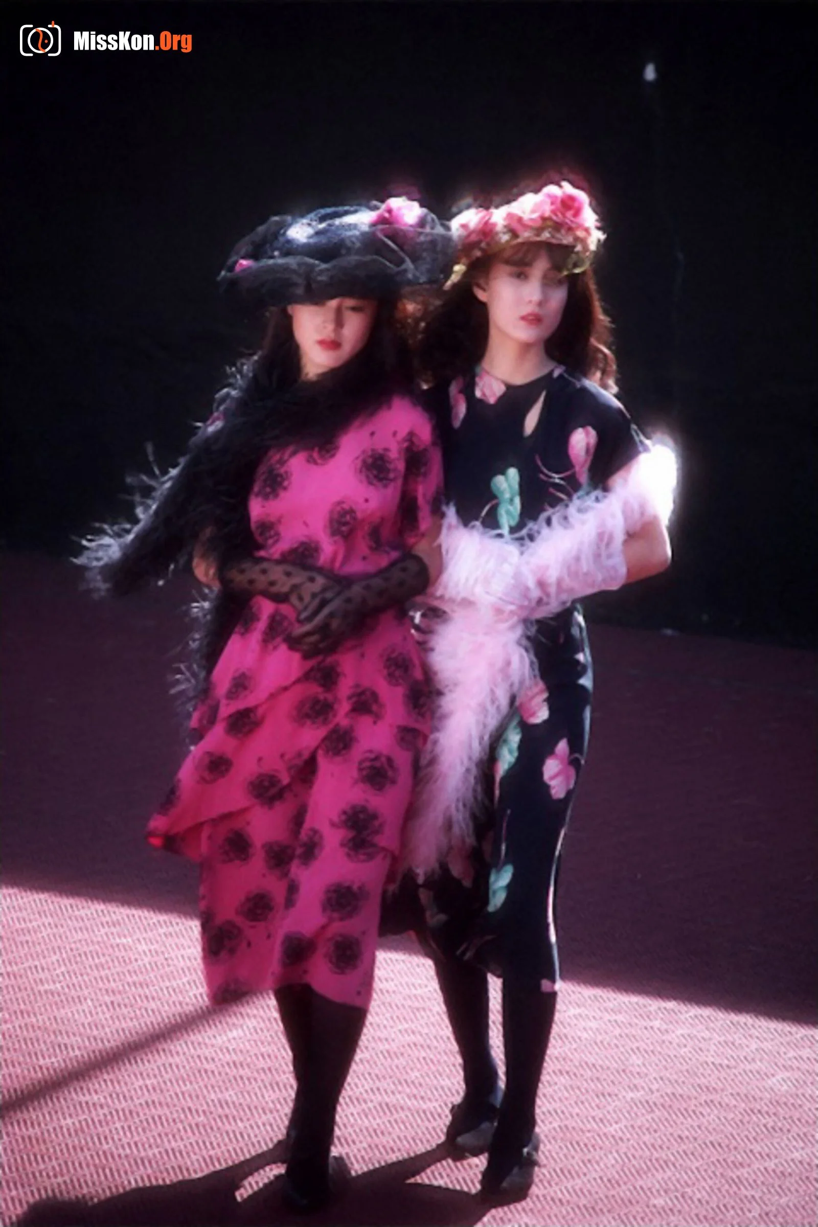 Reiko Kanoyama & Rena Murakami - Photo 10