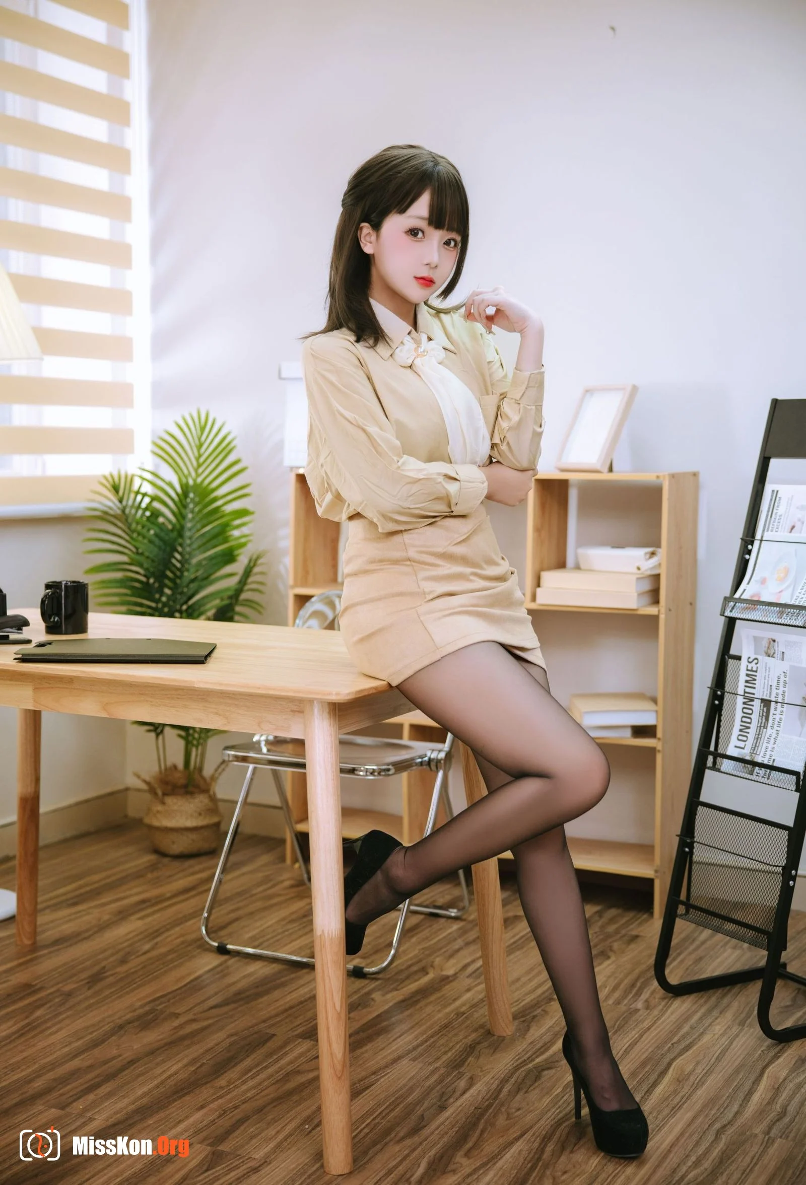 Rina Jiao: Secretary - Photo 4