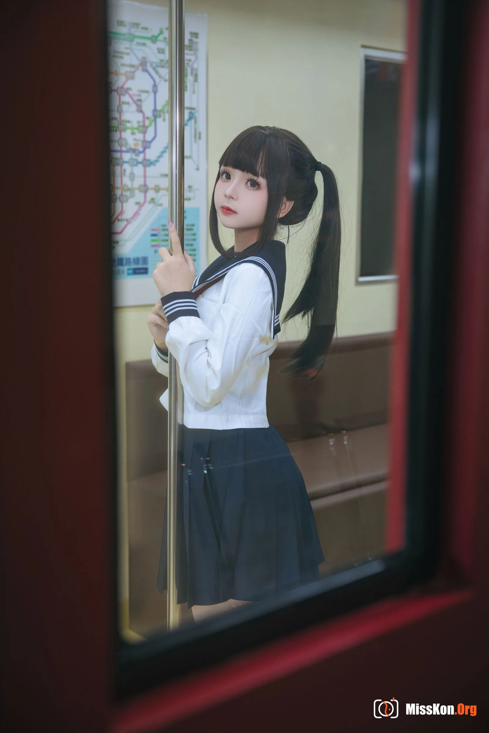 Rina Jiao: Train JK - Photo 2