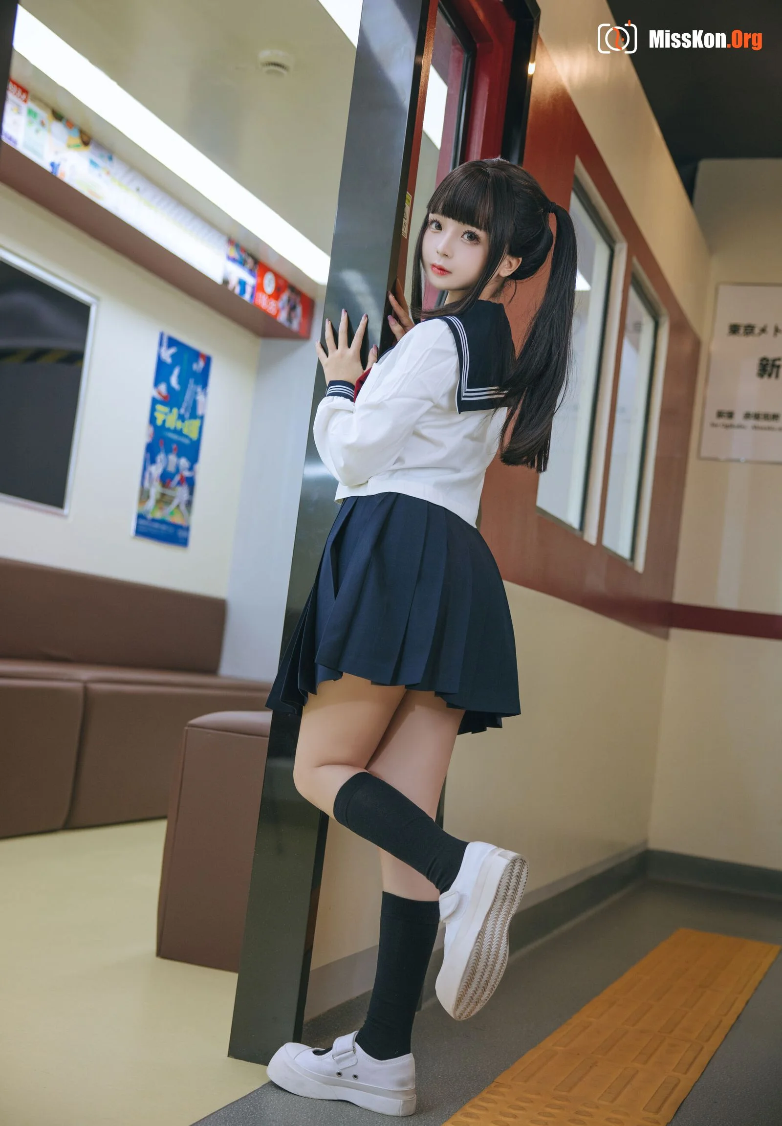 Rina Jiao: Train JK - Photo 5