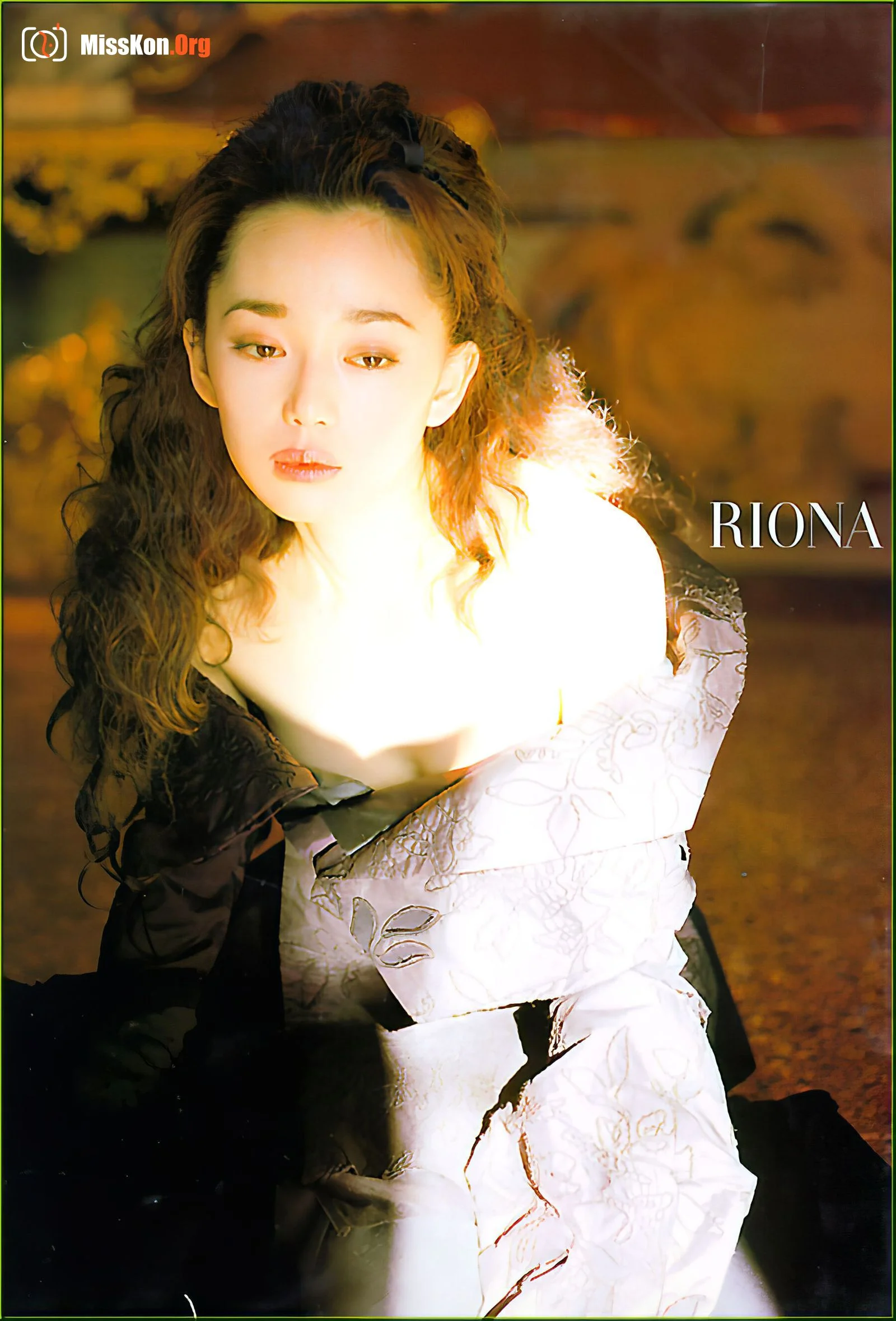 Riona Hazuki: RIONA (Bunkasha) - Photo 3