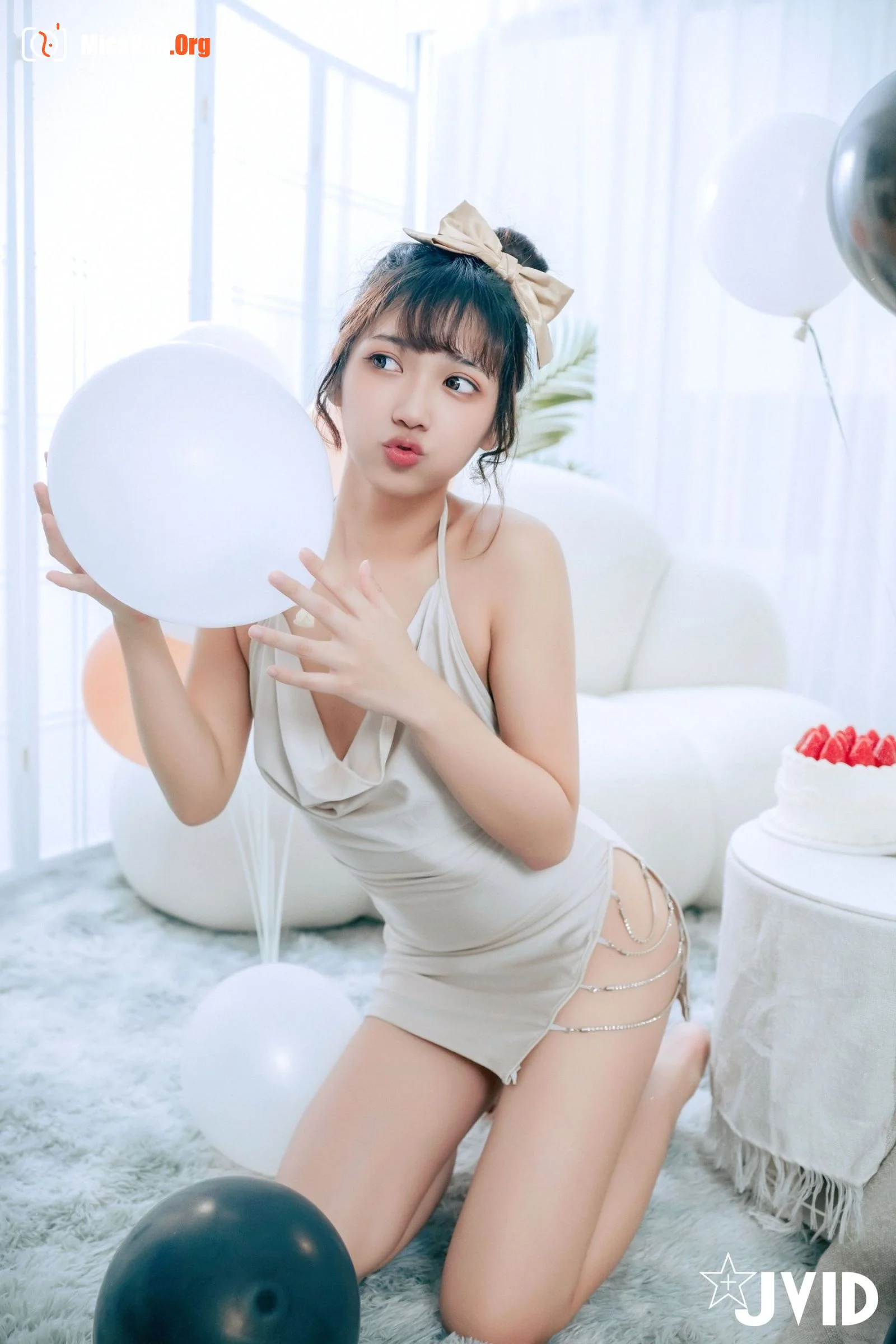 井野奈&肉包《色欲融合の闺蜜庆生派对》 - 照片 12