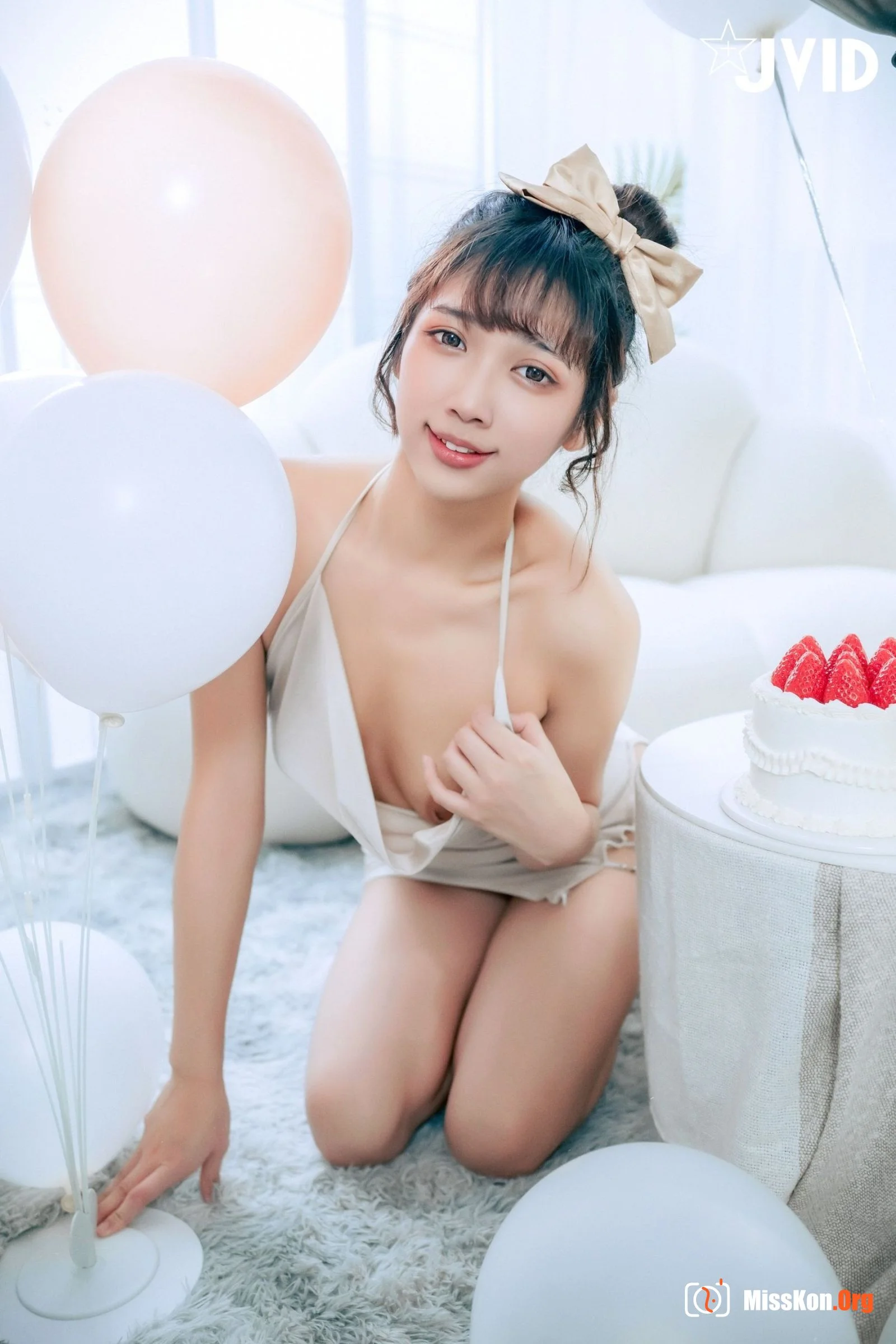 井野奈&肉包《色欲融合の闺蜜庆生派对》 - 照片 15