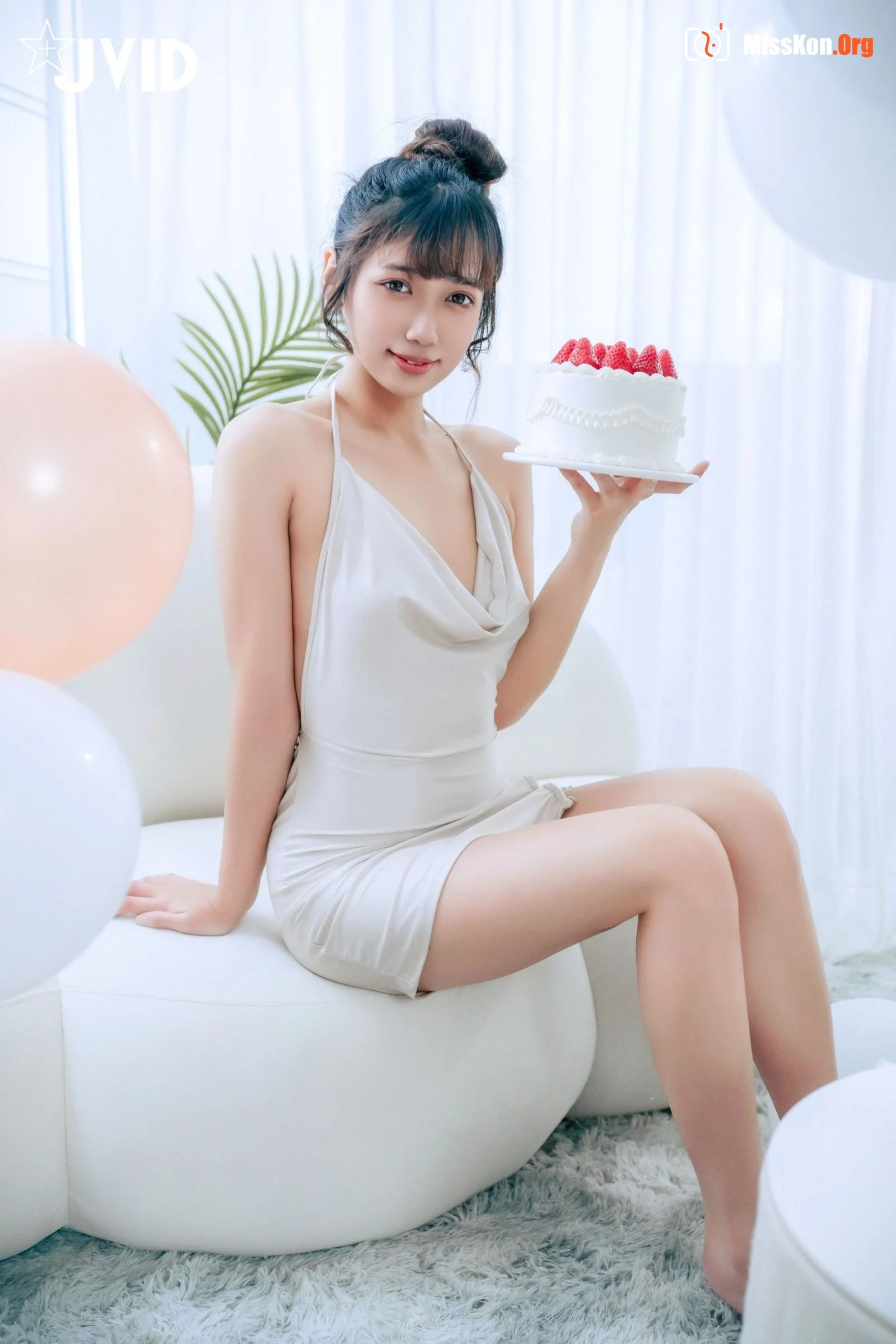井野奈&肉包《色欲融合の闺蜜庆生派对》 - 照片 6