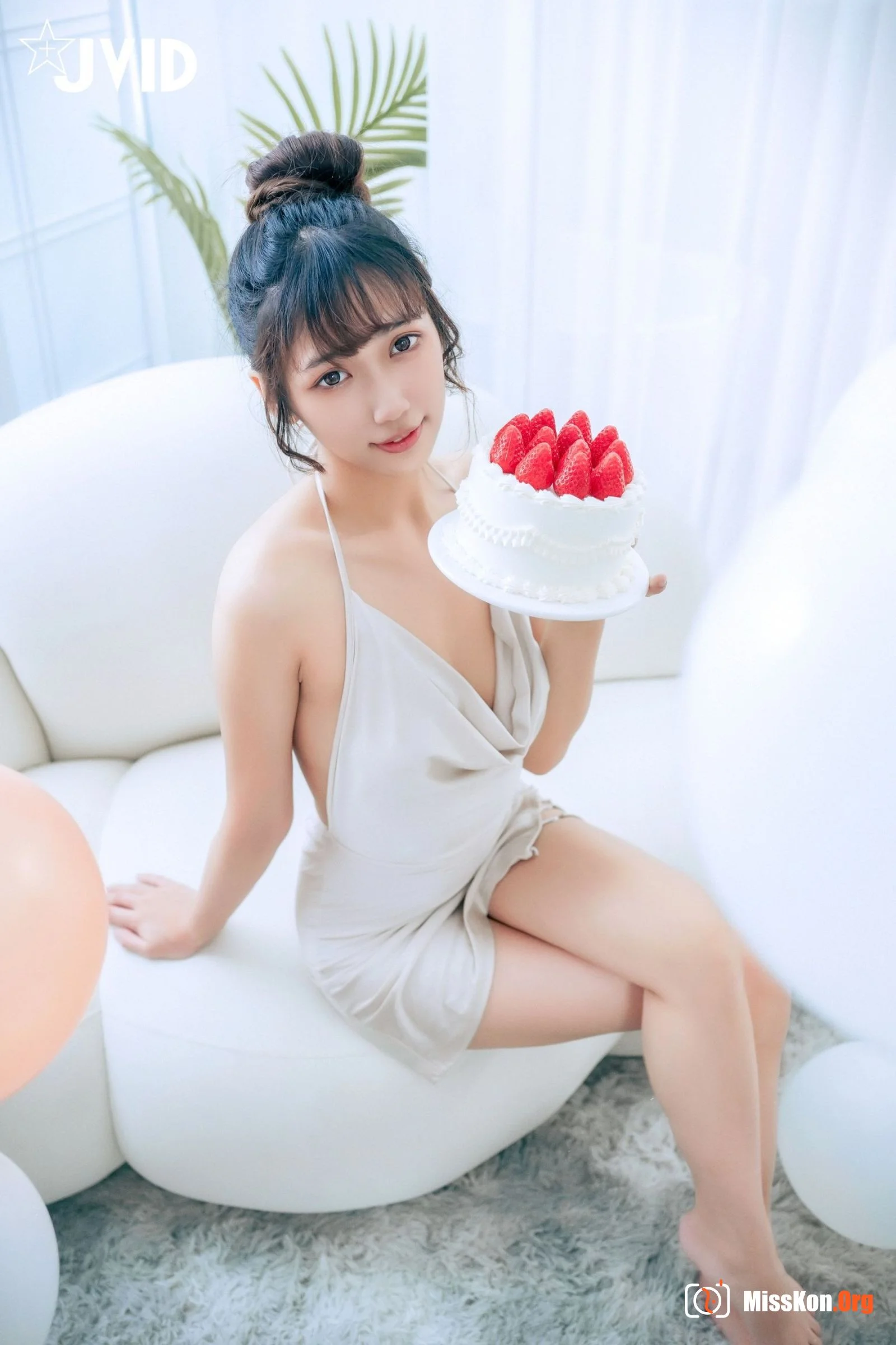井野奈&肉包《色欲融合の闺蜜庆生派对》 - 照片 7