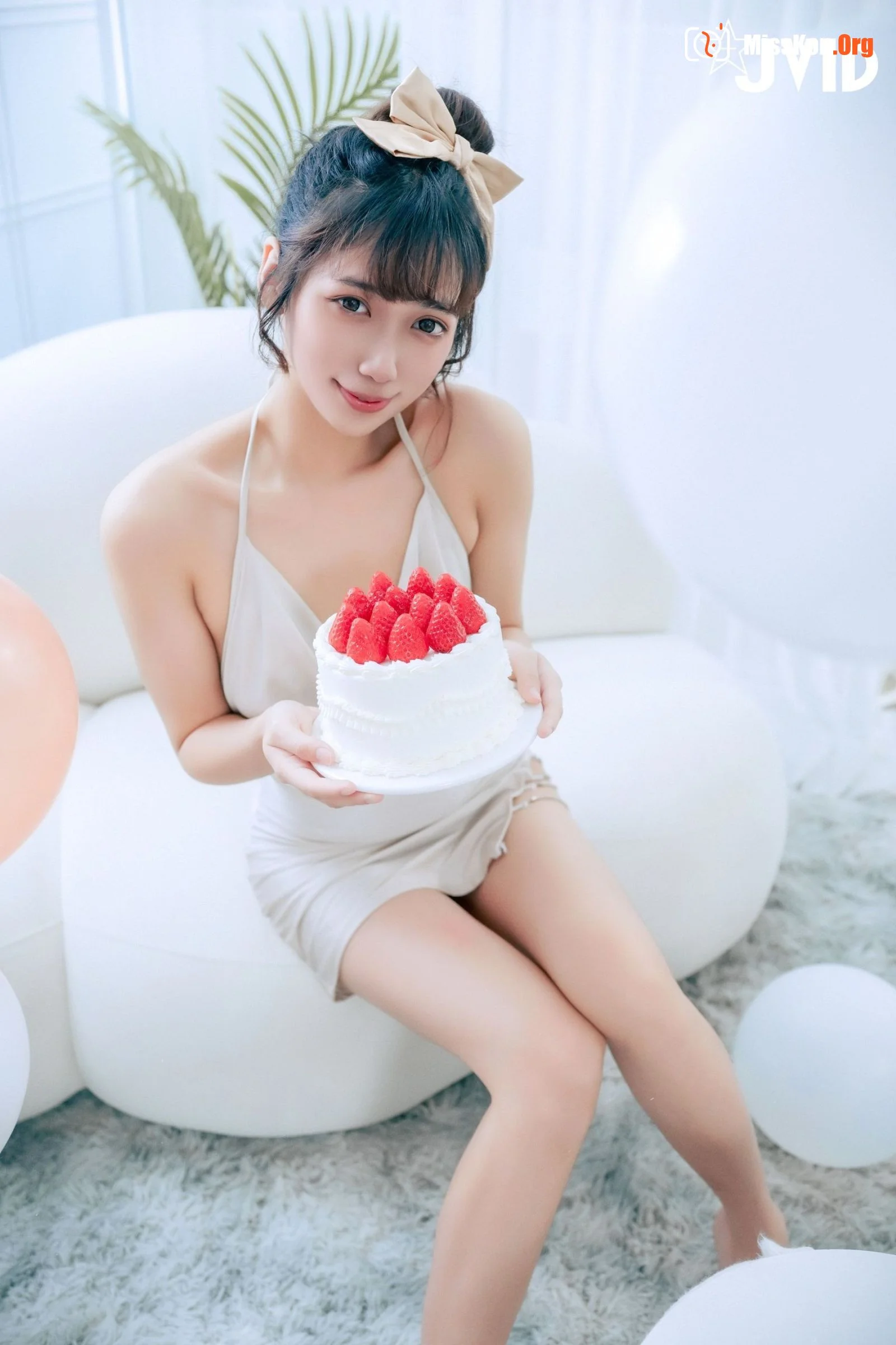井野奈&肉包《色欲融合の闺蜜庆生派对》 - 照片 8