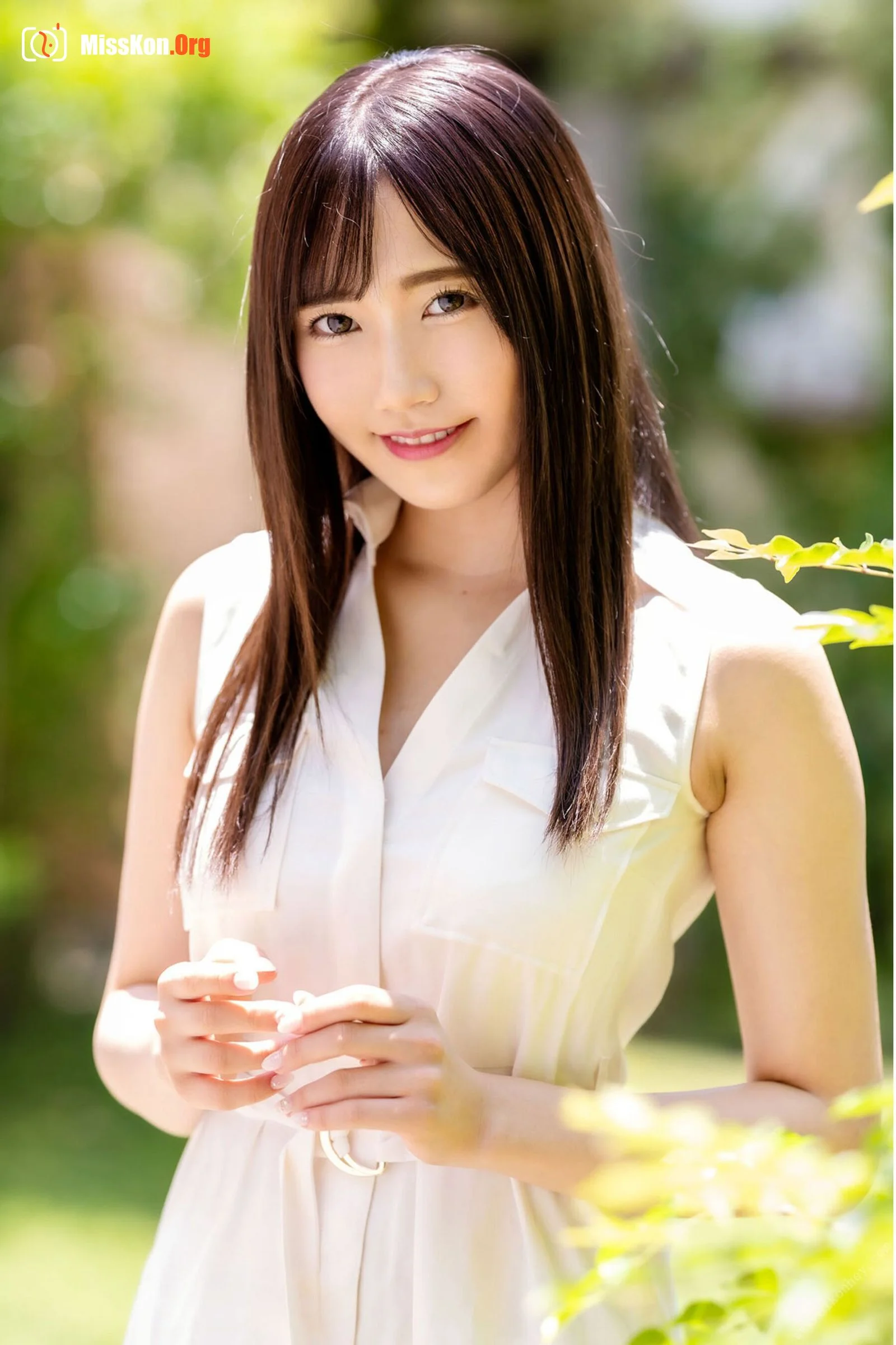 Saito Amiri (POSE MESSAGE 01) - Photo 2
