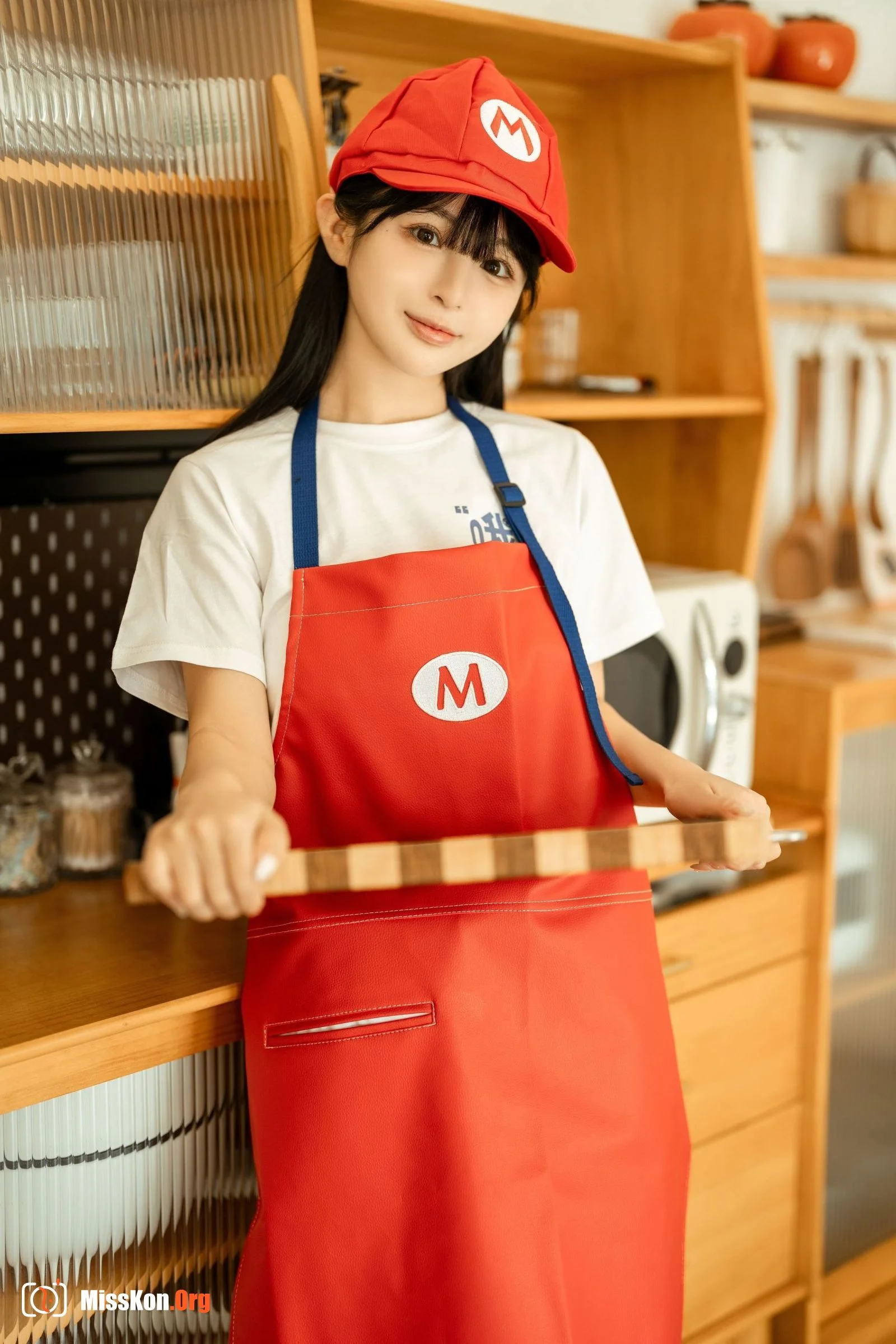 Sakurai Ningning: Mario Apron - Photo 10