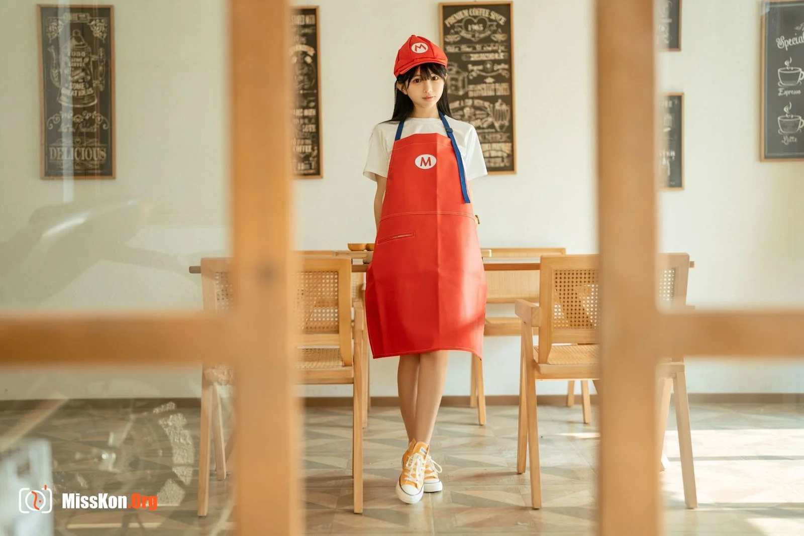 Sakurai Ningning: Mario Apron - Photo 2