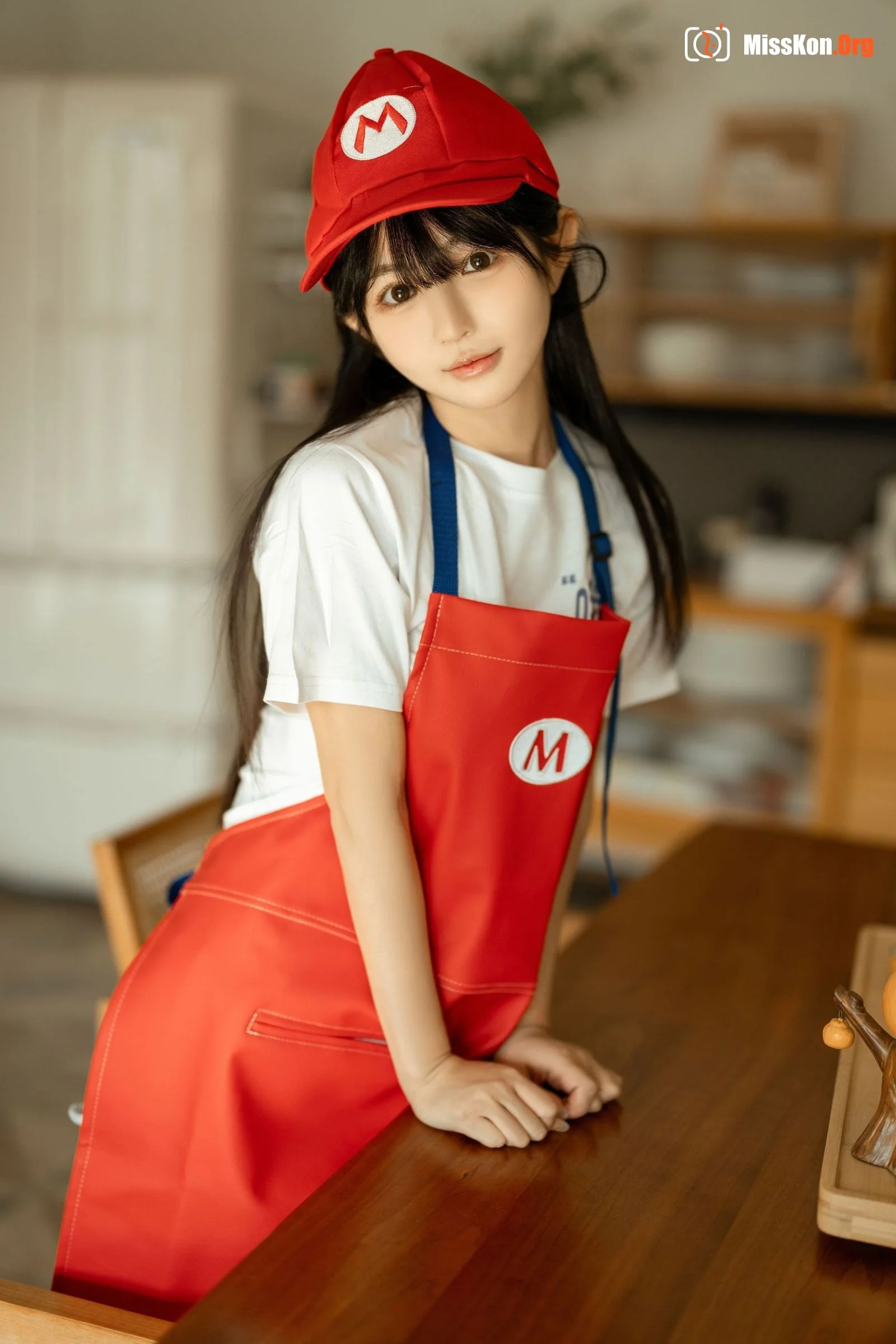 Sakurai Ningning: Mario Apron - Photo 3