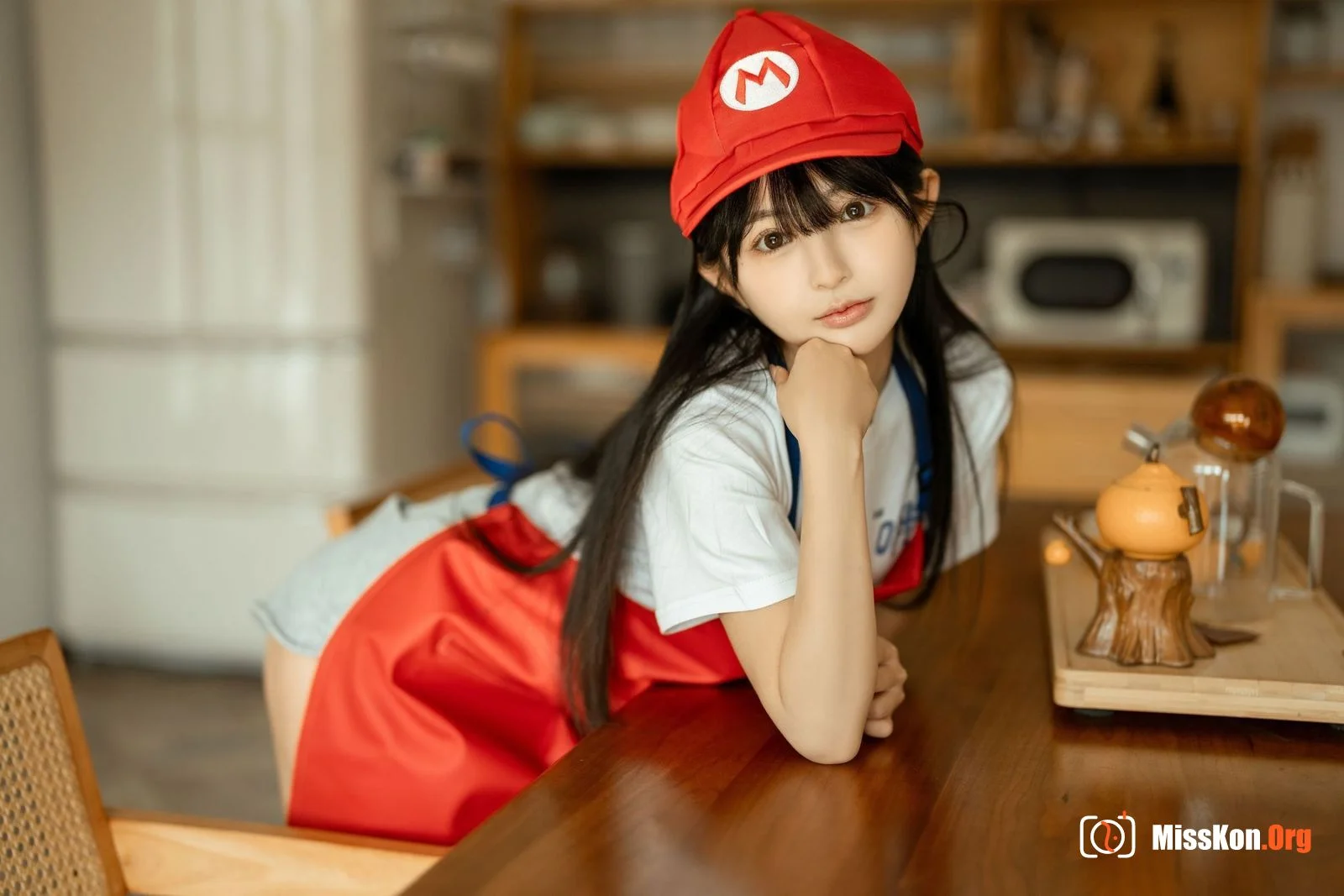 Sakurai Ningning: Mario Apron - Photo 4