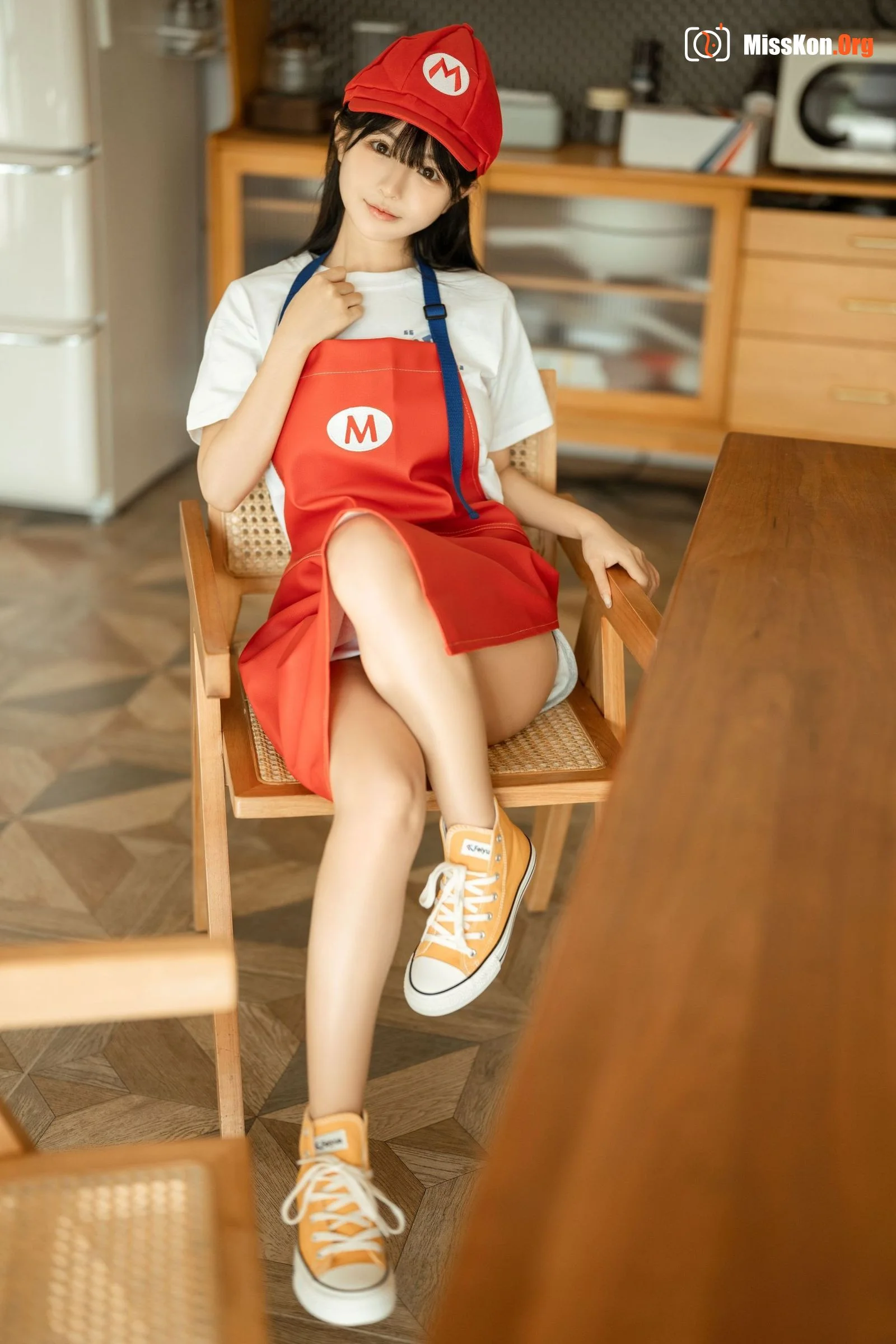 Sakurai Ningning: Mario Apron - Photo 5
