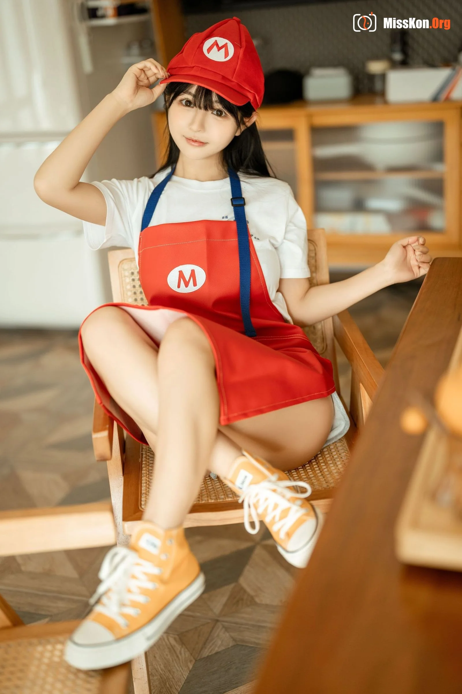 Sakurai Ningning: Mario Apron - Photo 6