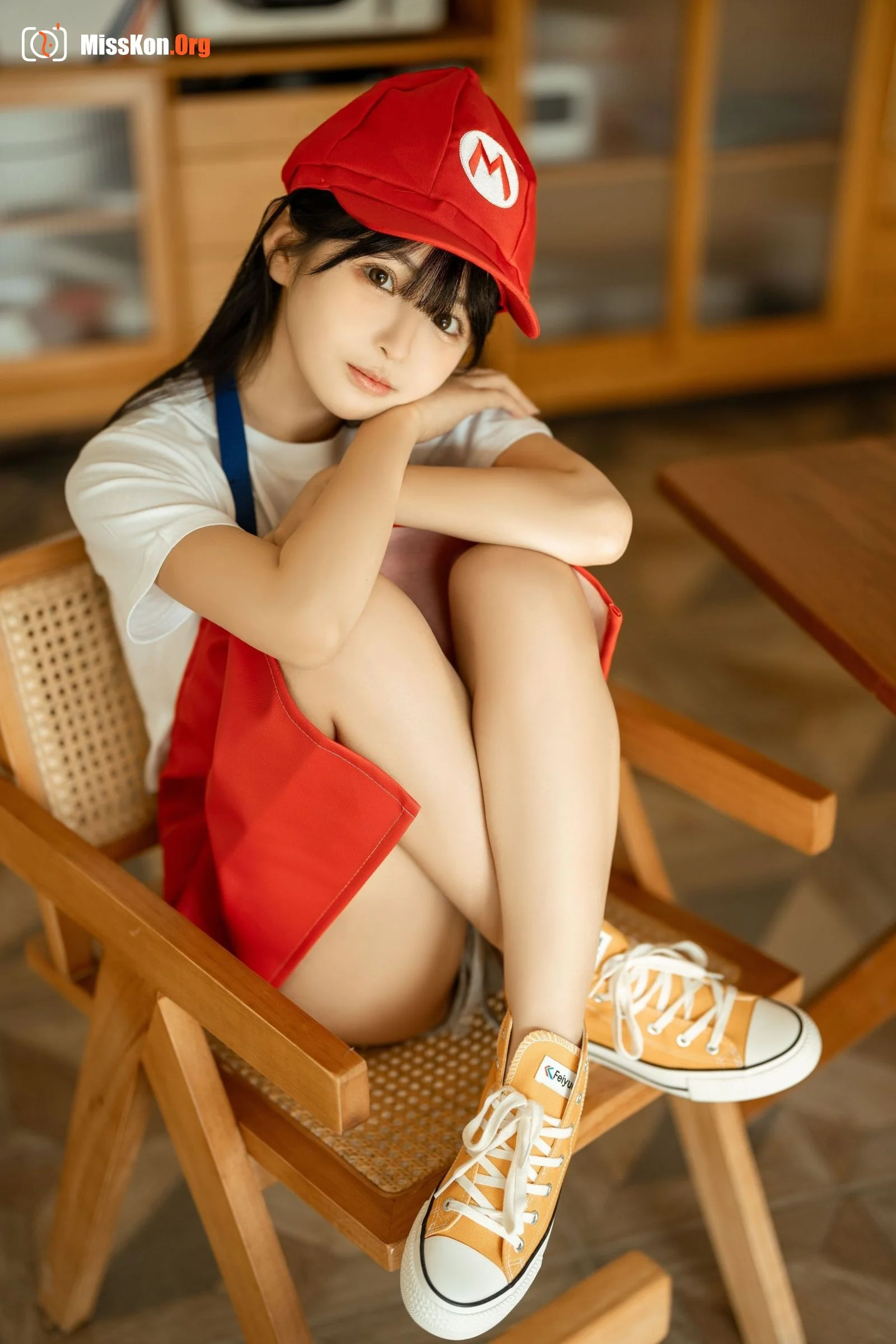 Sakurai Ningning: Mario Apron - Photo 7