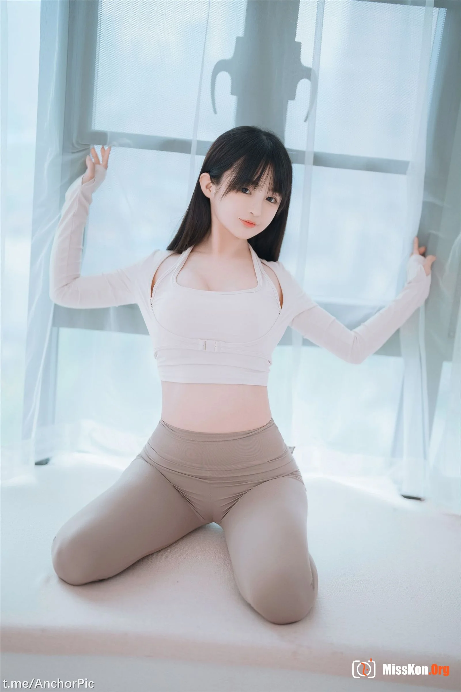 Sakurai Ningning: Yoga sister - Photo 15