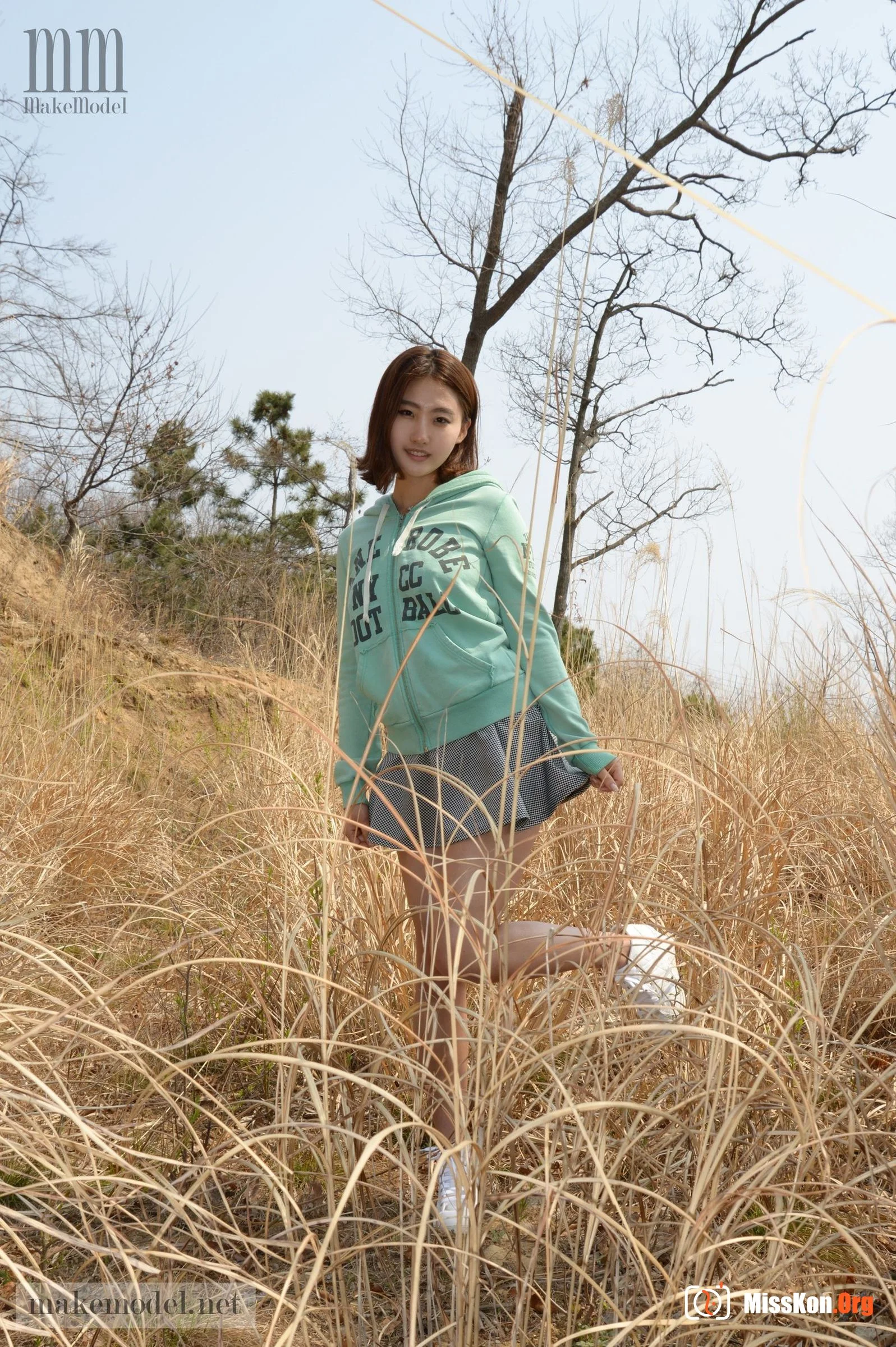 SEJIN: Between Knees - Photo 2