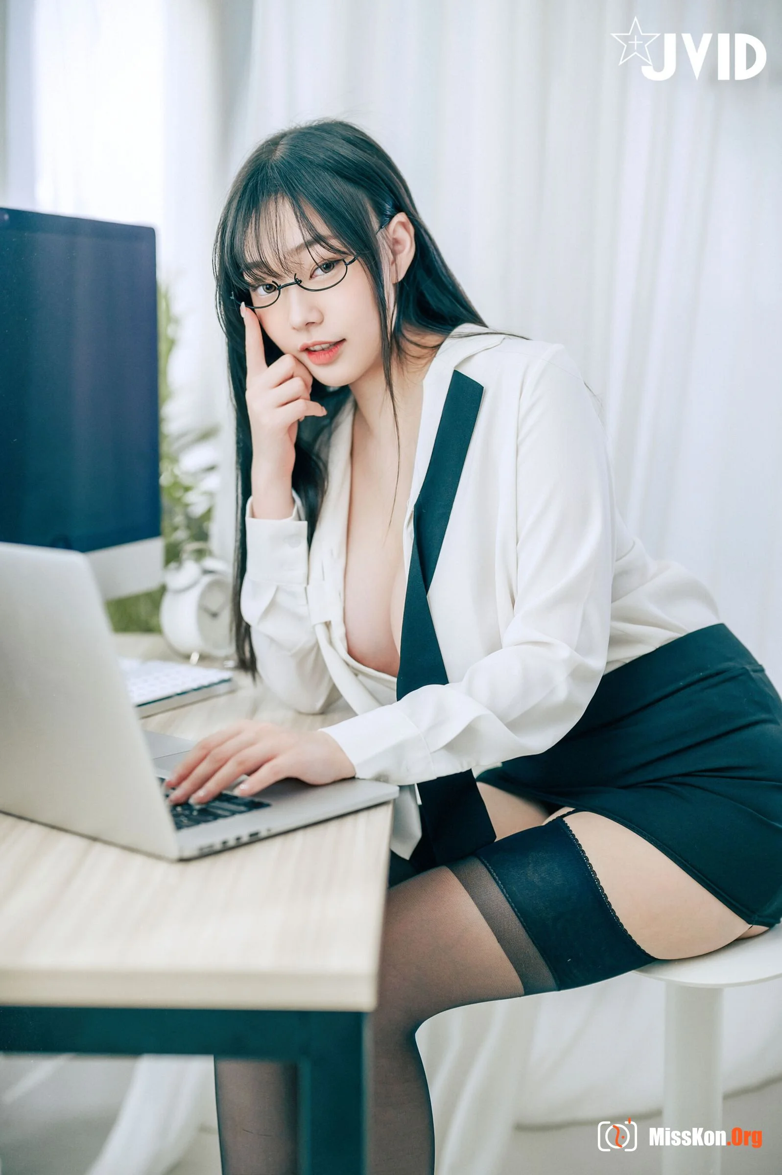 Sexy and capable super-busty female secretary - Photo 14
