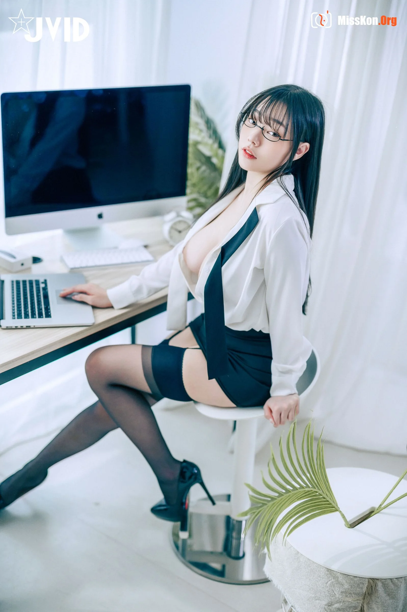Sexy and capable super-busty female secretary - Photo 15