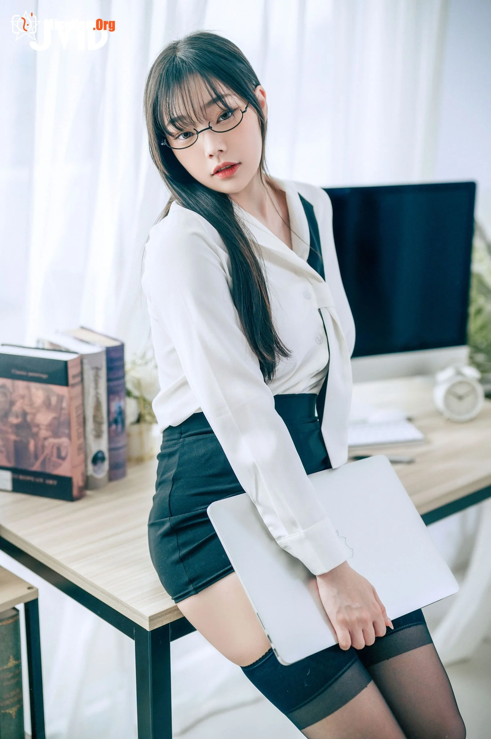 Sexy and capable super-busty female secretary - Photo 9