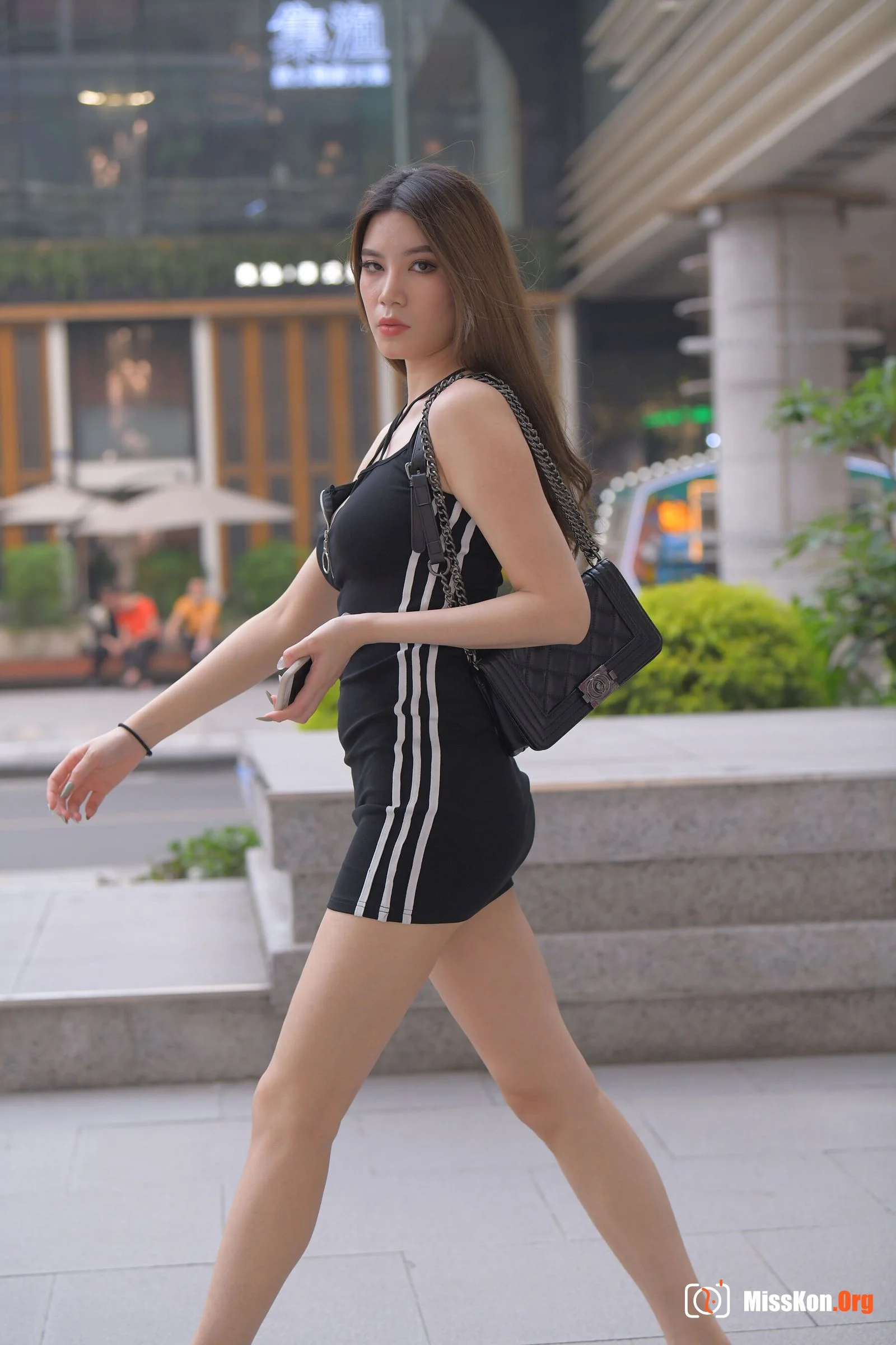 Sexy black skirt beauty (Magic Mirror Street Photography: The Beginning) - Photo 20