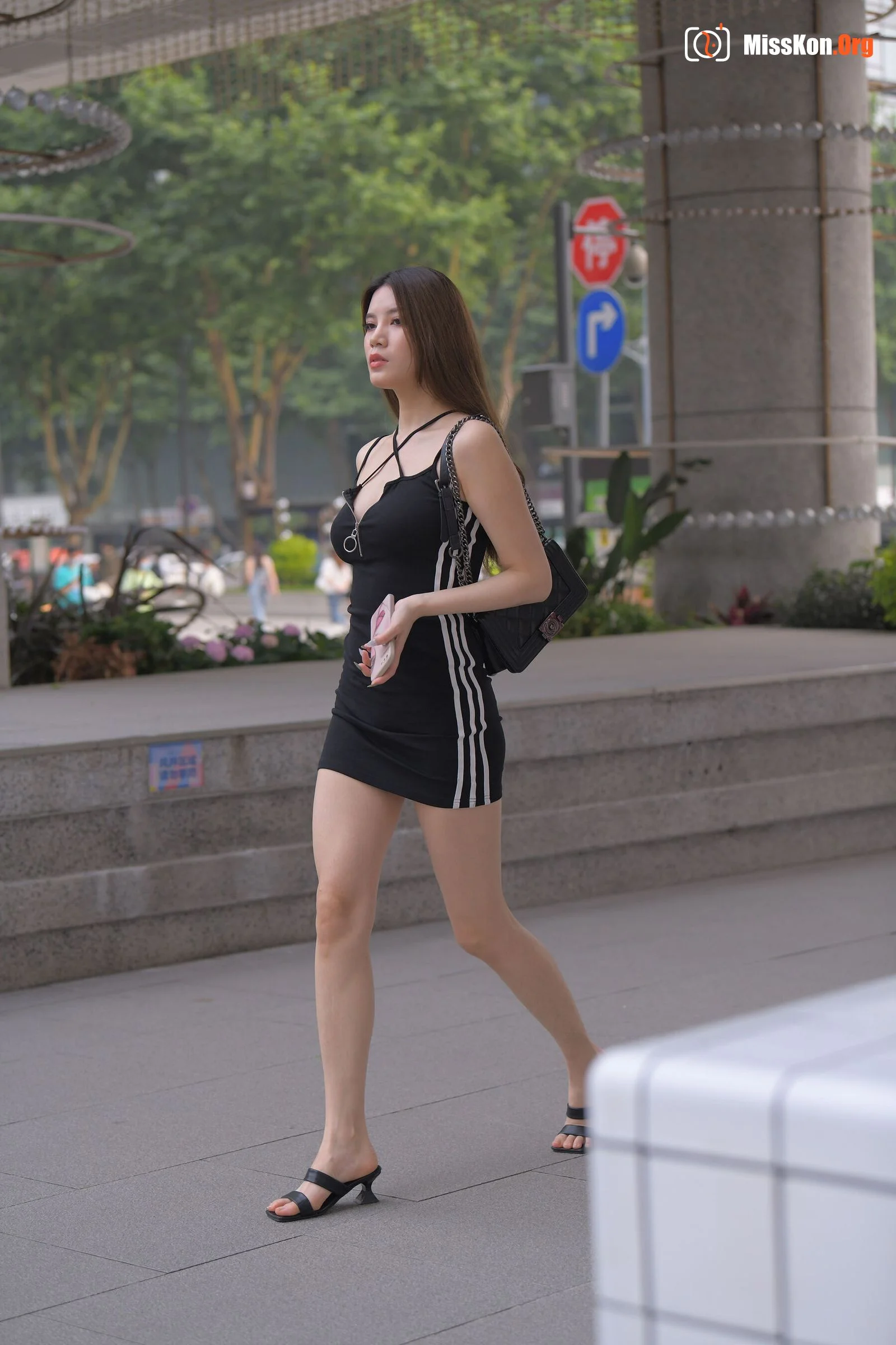 Sexy black skirt beauty (Magic Mirror Street Photography: The Beginning) - Photo 7