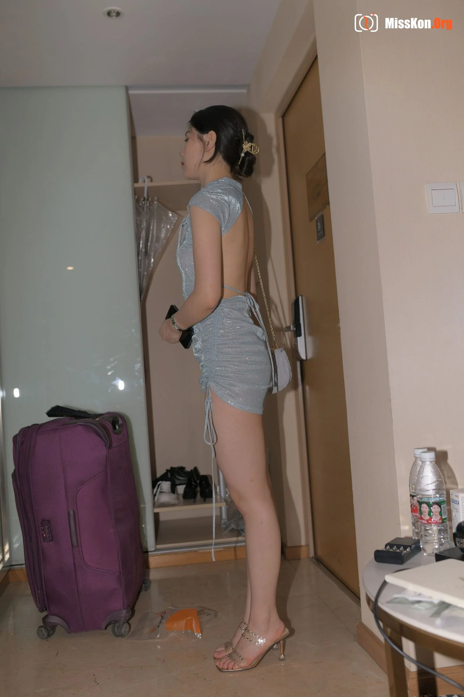 Sexy short skirt beauty (Magic Mirror Street Photography) - Photo 19