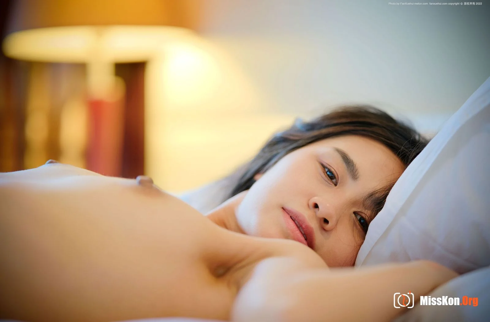 Sha Si: Beautiful woman on white bed sheet (2022-07-17) - Photo 10