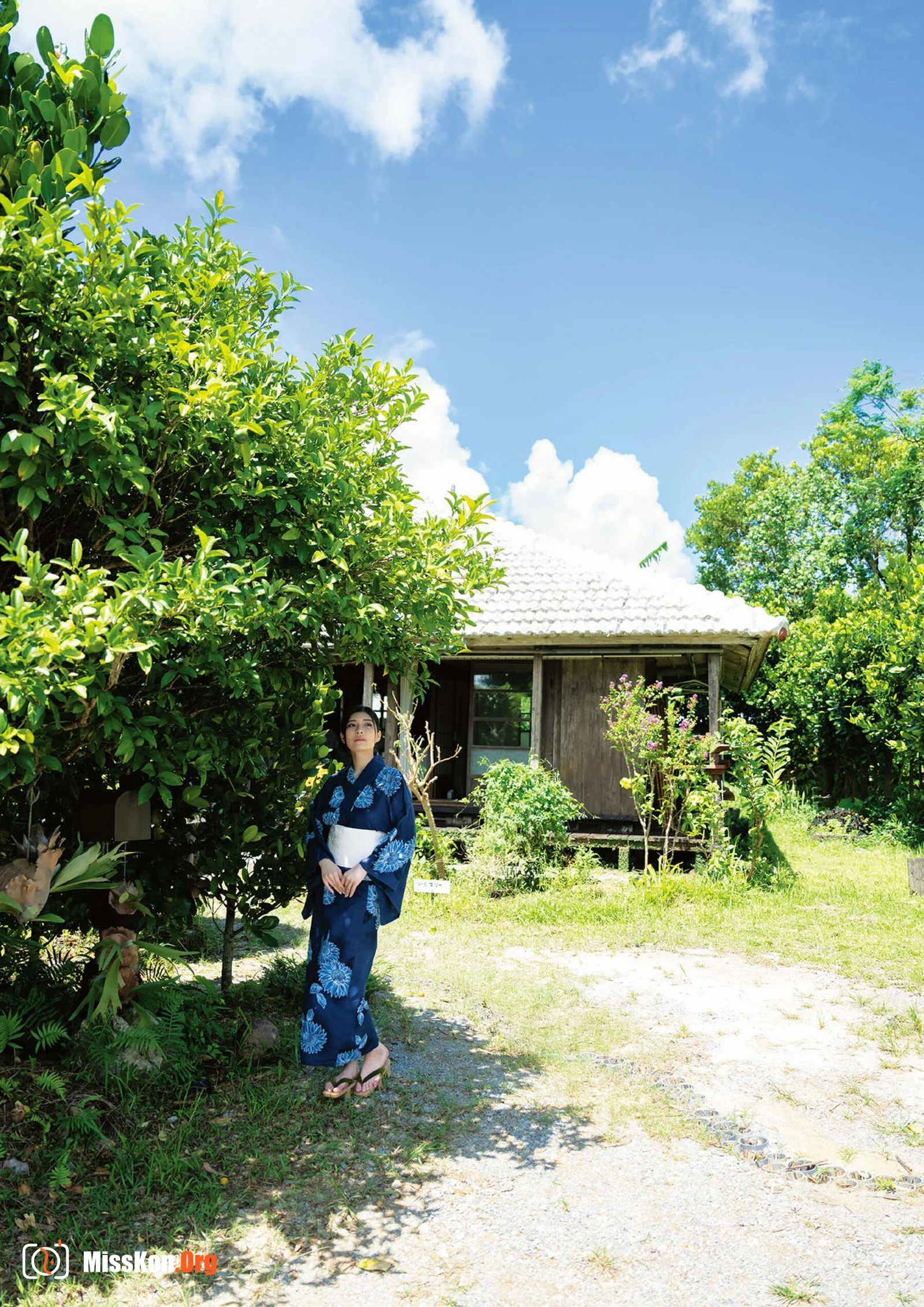 Shenmu Li: 1st Photo Book - Photo 3
