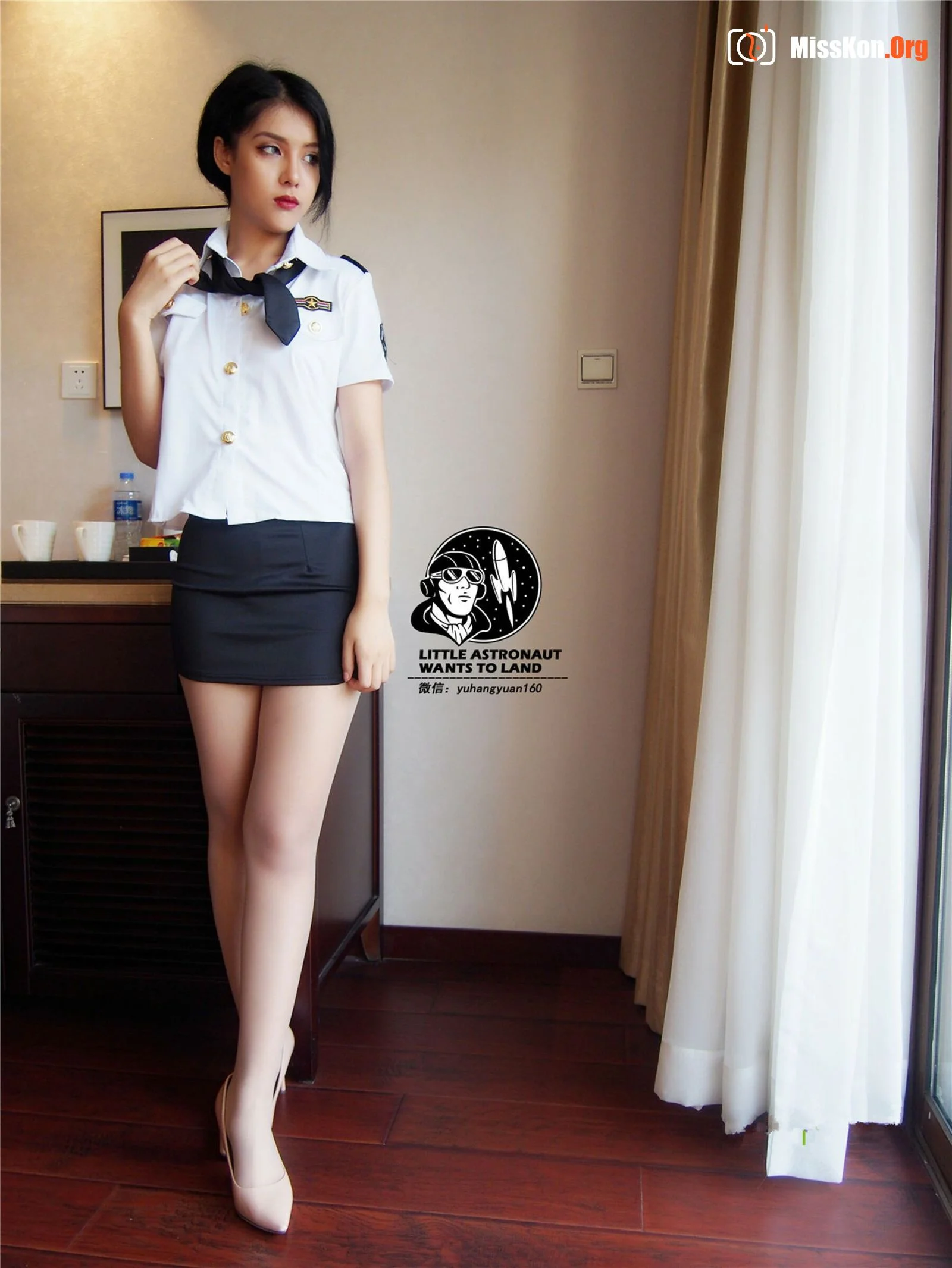 Short-haired flight attendant studying in 1999 - Photo 9