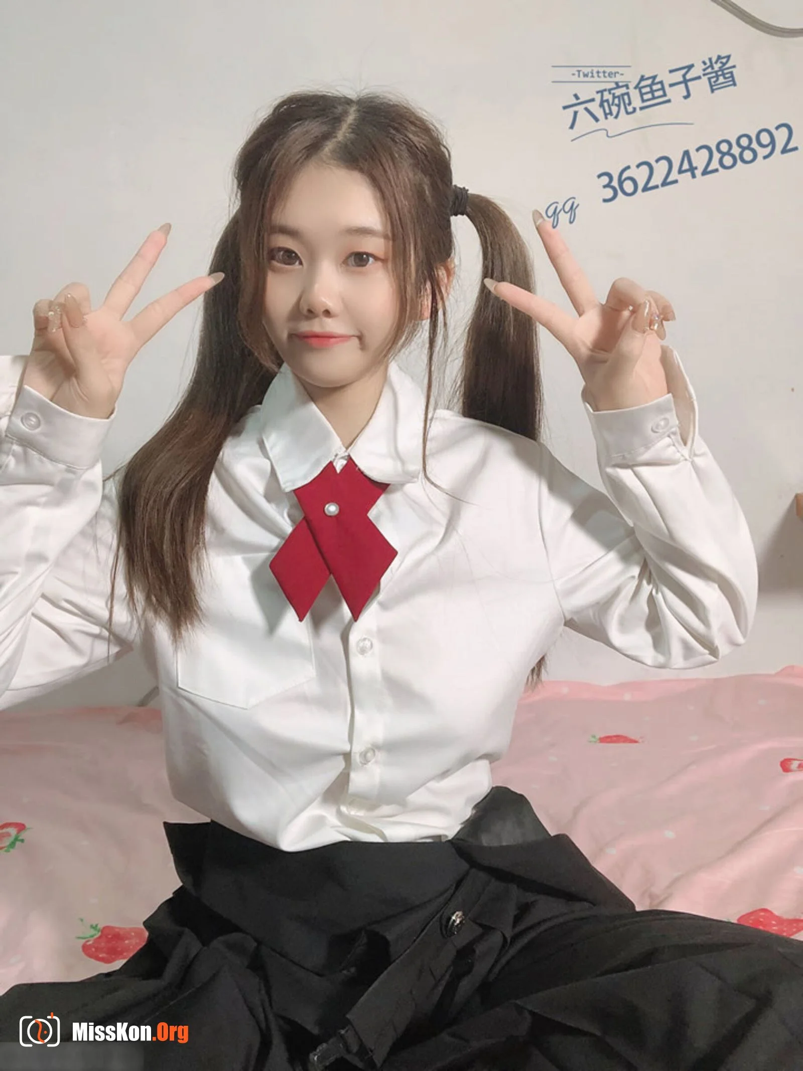 Six Caviar: Double ponytail JK black silk - Photo 20