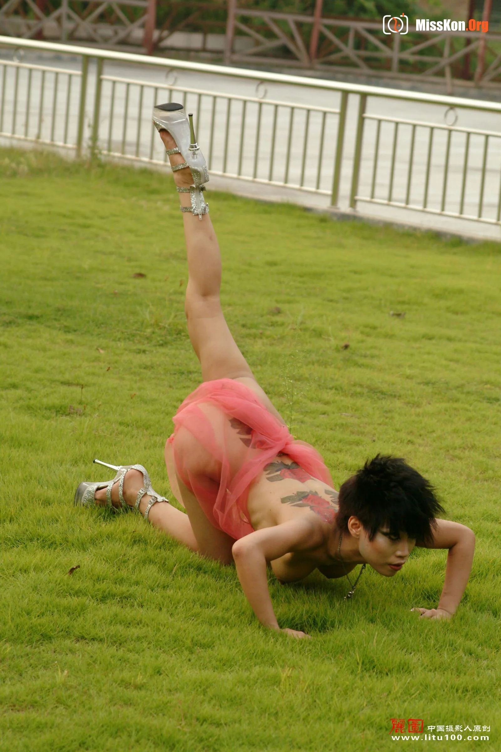 Snake woman (2006-08-27) - Photo 10