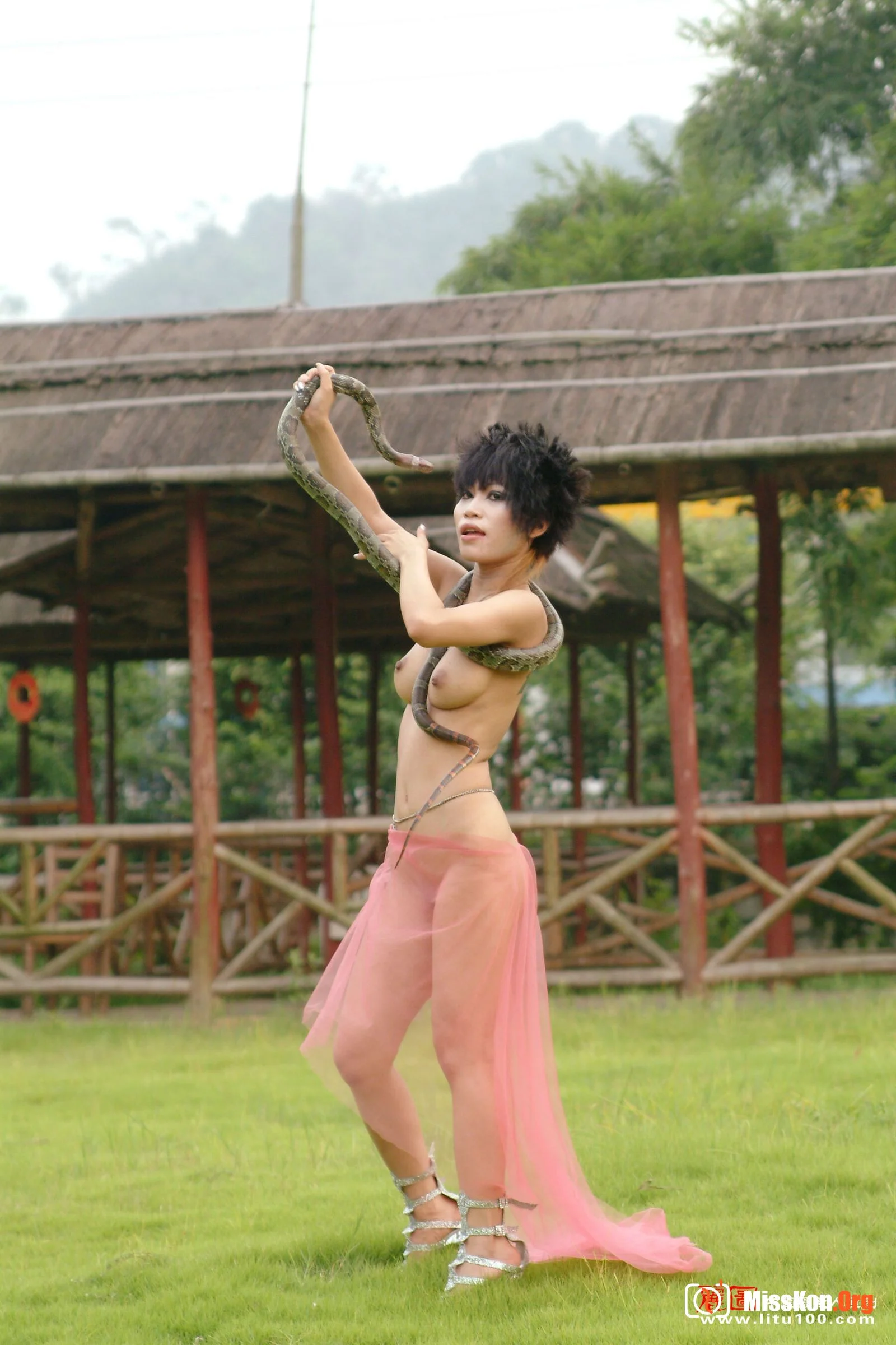 Snake woman (2006-08-27) - Photo 20