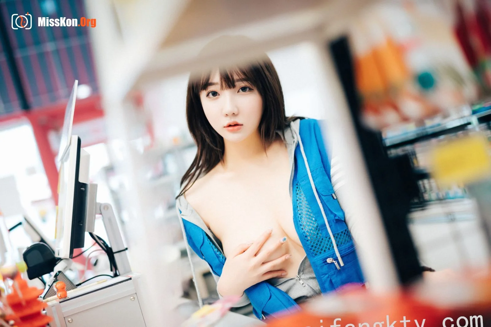 Son Ye-Eun: Convenience store part timer - Photo 28