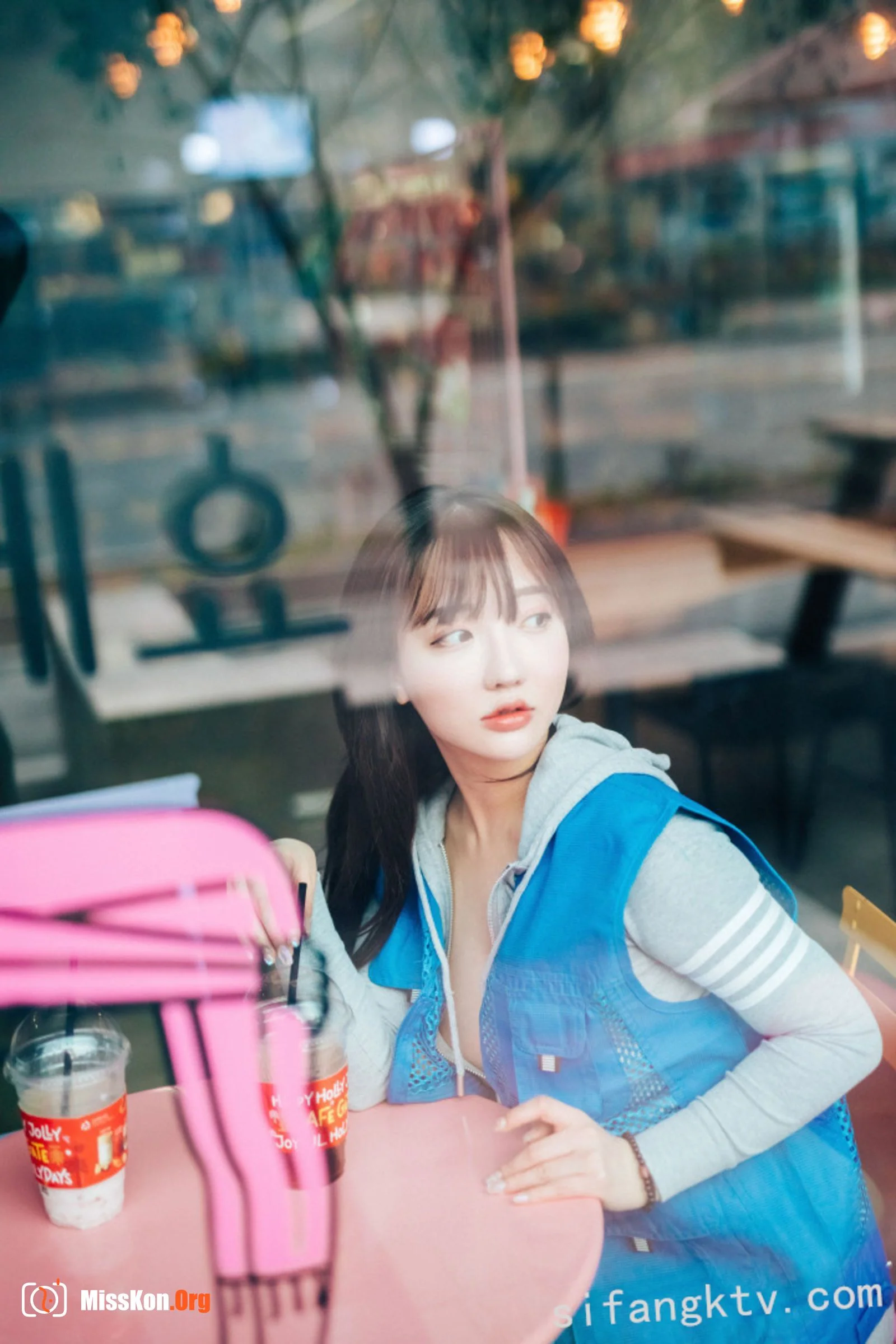 Son Ye-Eun: Convenience store part timer - Photo 70