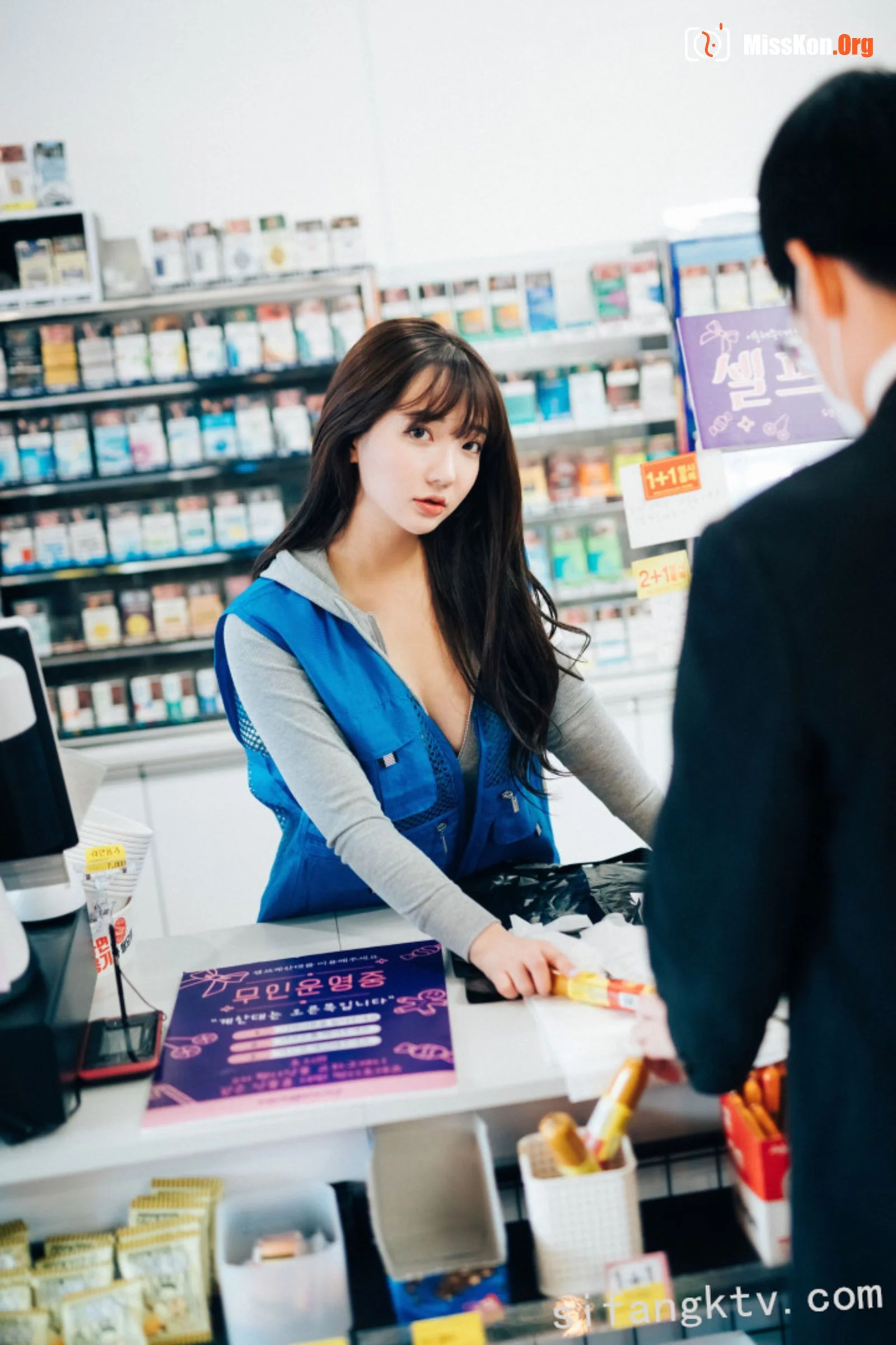 Son Ye-Eun: Convenience store part timer - Photo 77