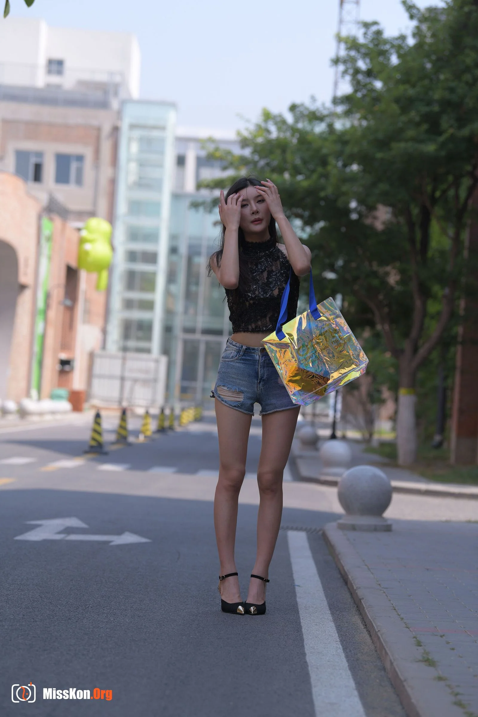 Sorry, it's blue. (Magic Mirror Street Photography: The Beginning) - Photo 10