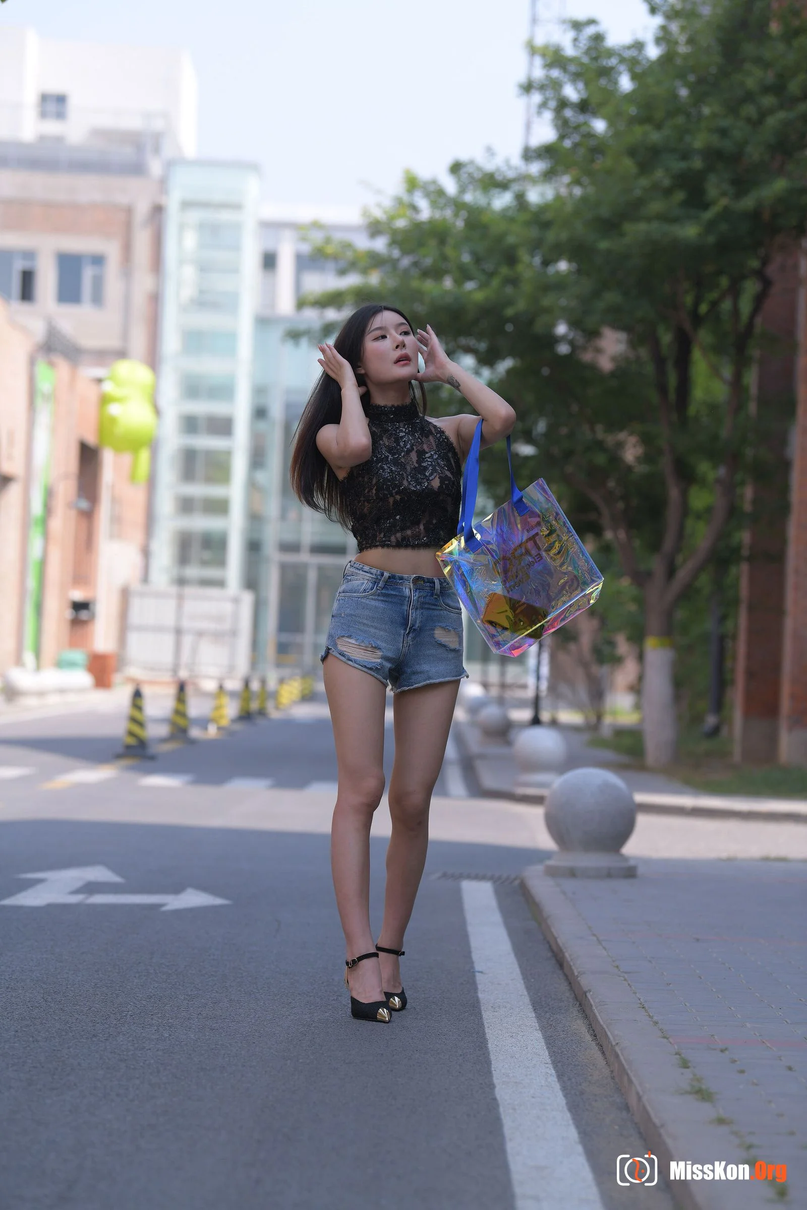 Sorry, it's blue. (Magic Mirror Street Photography: The Beginning) - Photo 11