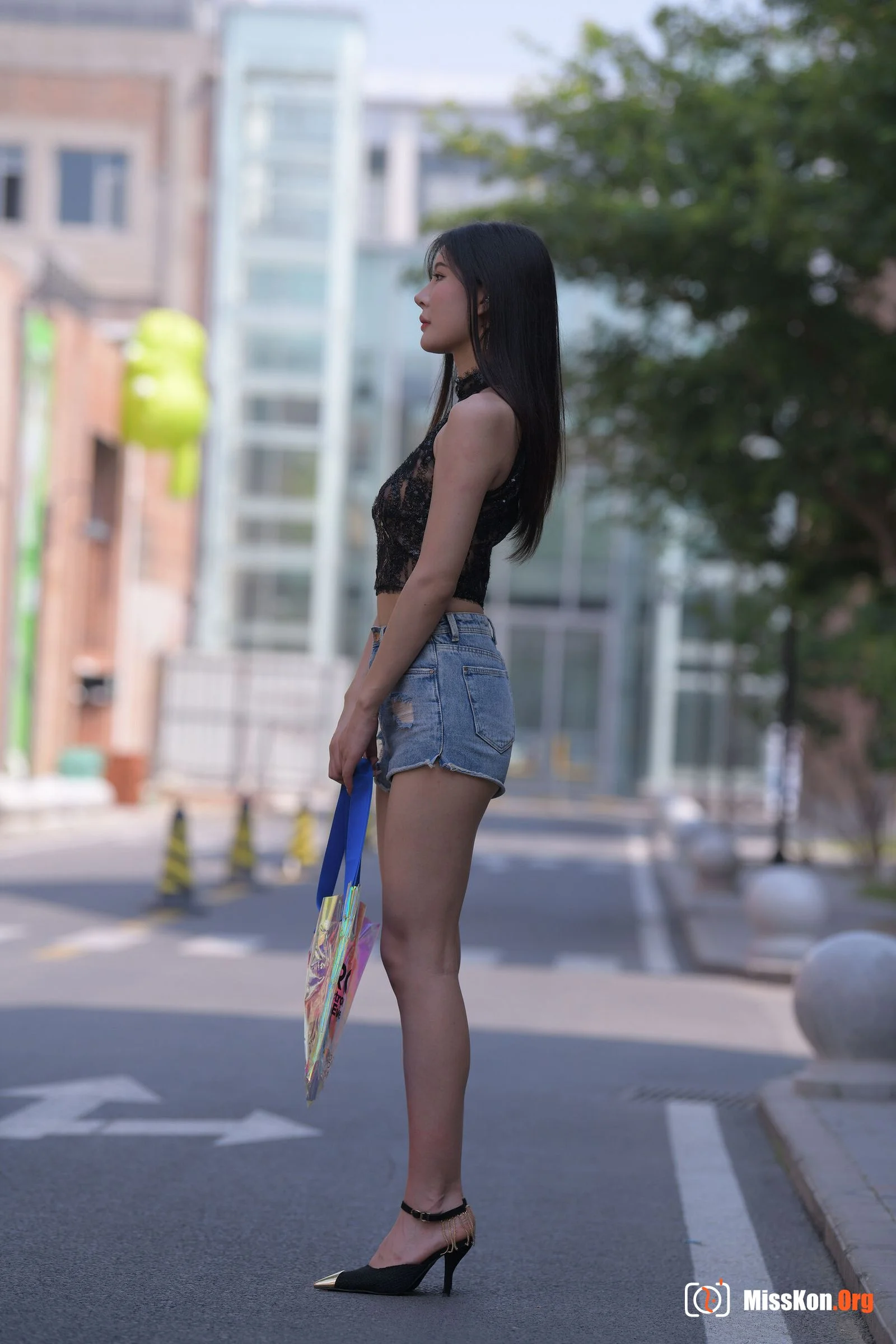 Sorry, it's blue. (Magic Mirror Street Photography: The Beginning) - Photo 17
