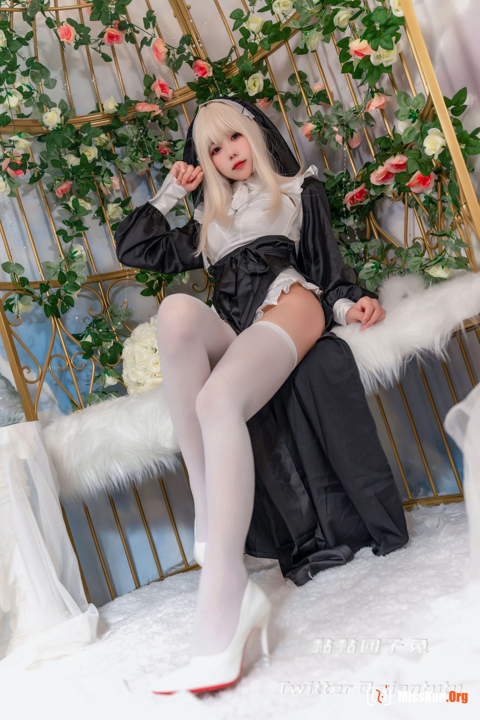 Sticky bunny: Nun - Photo 2