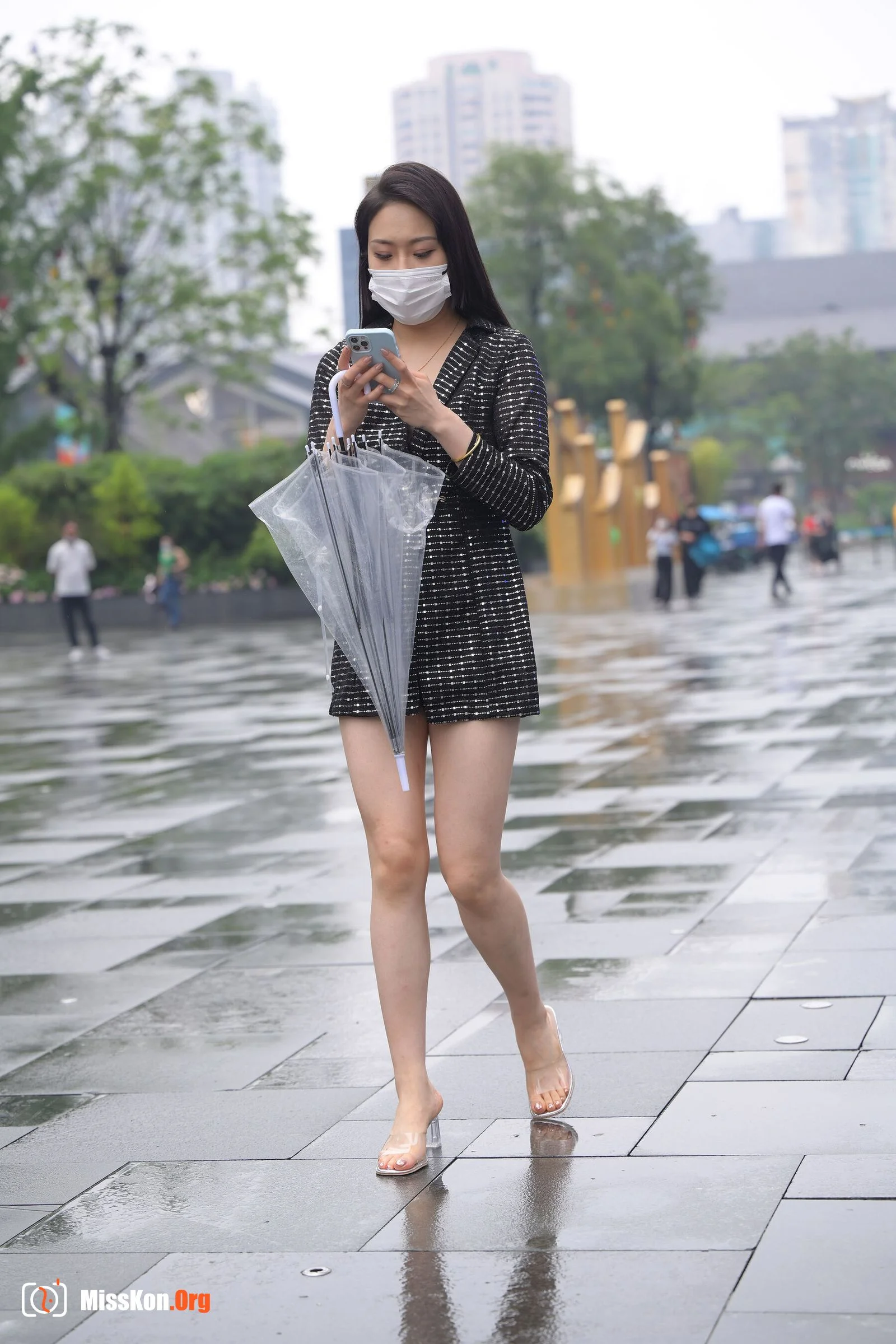 Street photography works by Don’t Eat Eggs: The city with you is beautiful even when it rains (Magic Mirror Street Photography: Don’t Eat Eggs) - Photo 11