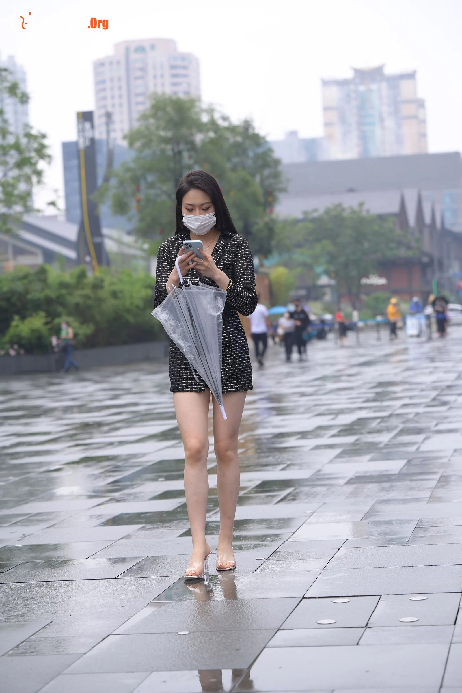Street photography works by Don’t Eat Eggs: The city with you is beautiful even when it rains (Magic Mirror Street Photography: Don’t Eat Eggs) - Photo 6