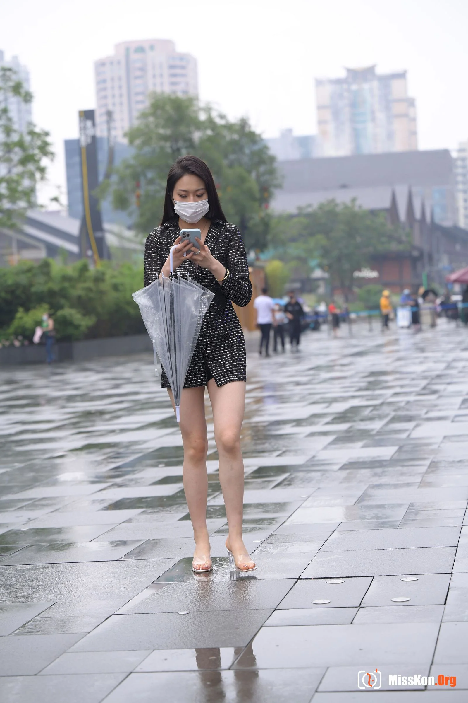 Street photography works by Don’t Eat Eggs: The city with you is beautiful even when it rains (Magic Mirror Street Photography: Don’t Eat Eggs) - Photo 7