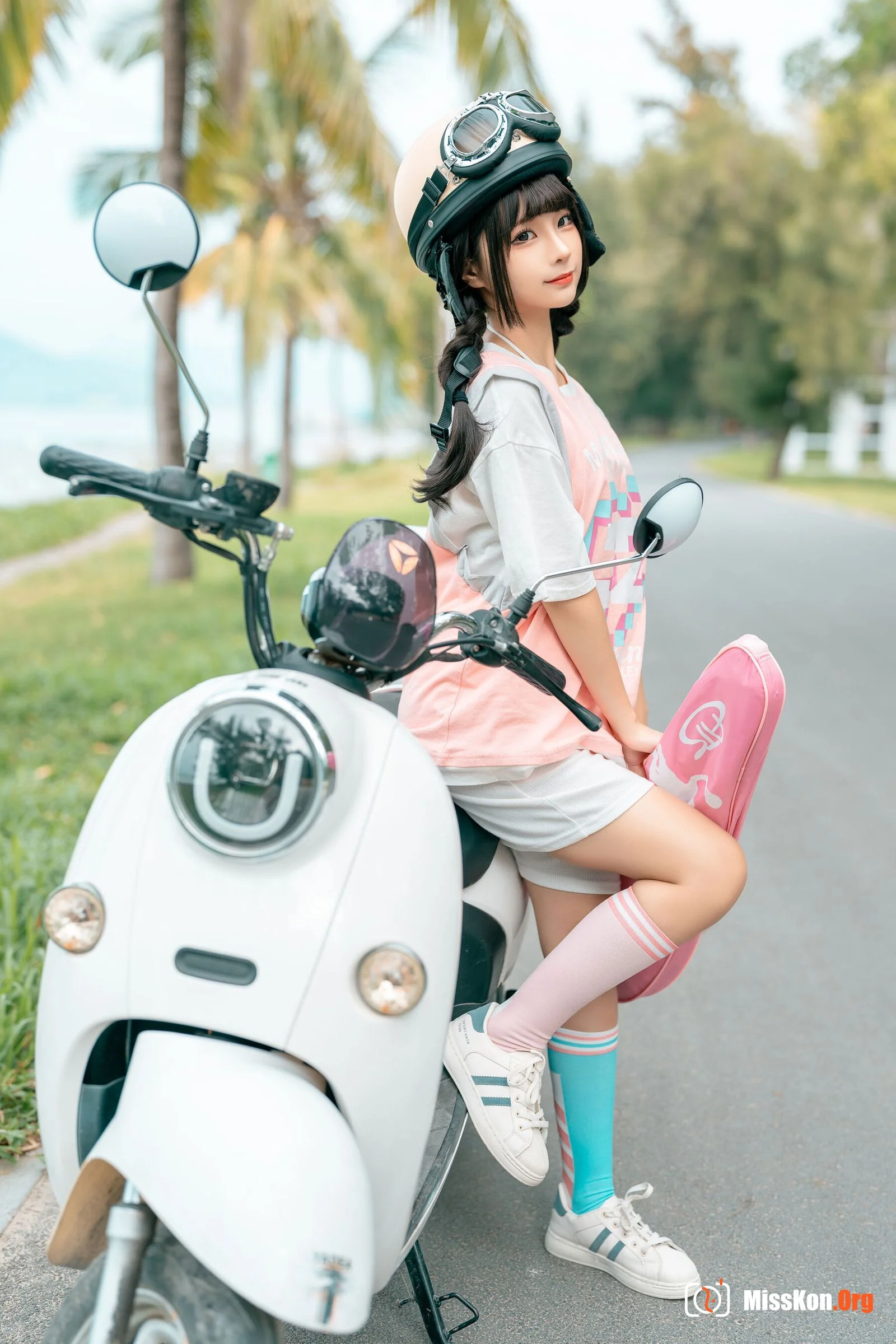 Stupid Momo: Trolley - Photo 4