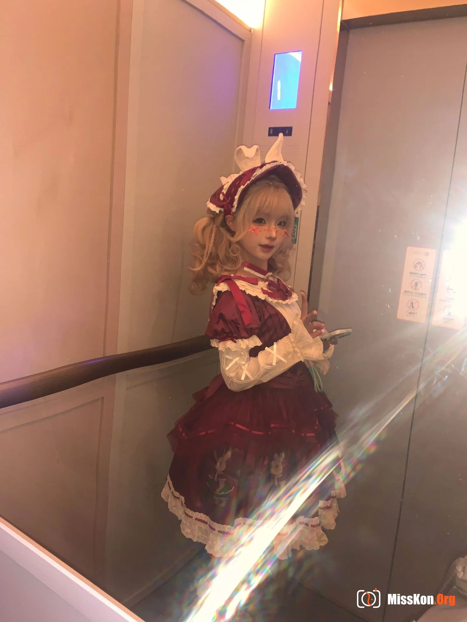 Stupid Momo: Window Doll - Photo 125