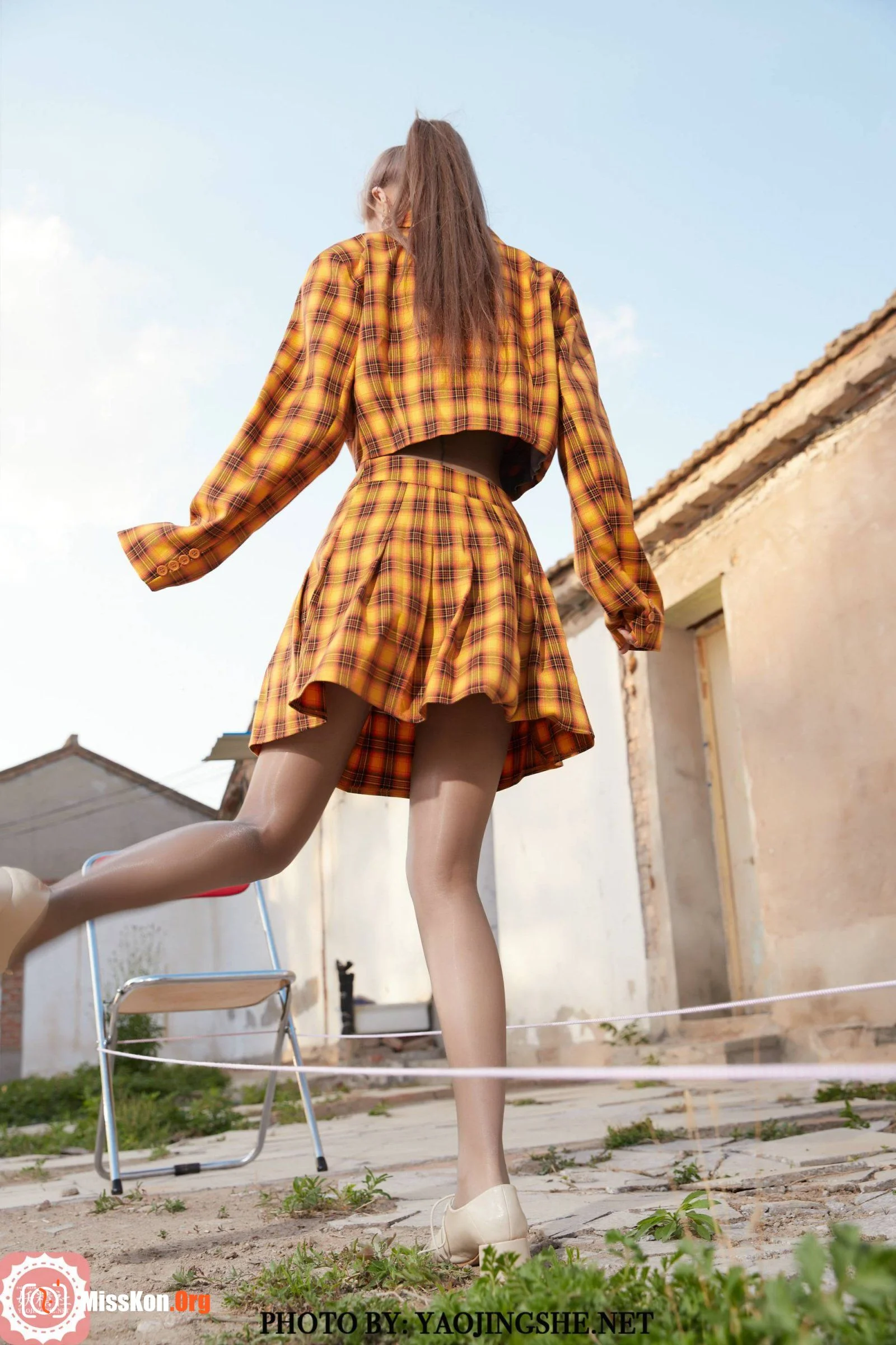 Su Wei: Throw sandbags (T2122) - Photo 8