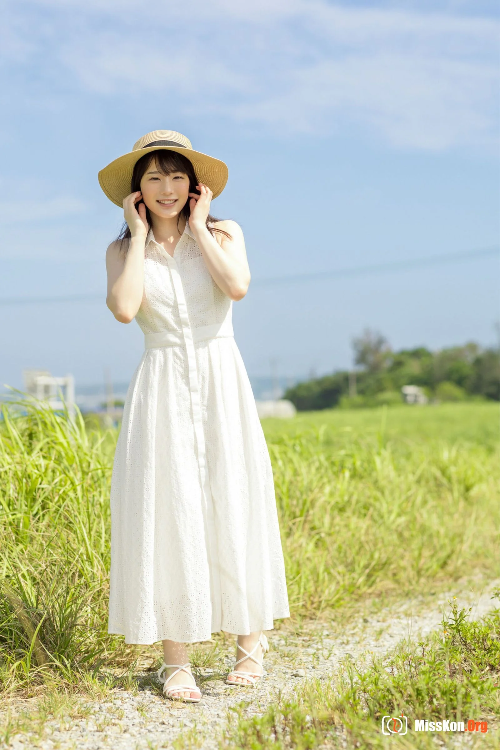 Suzumura Airi: Okinawa Photoshoot Part 2 Shining - Photo 6