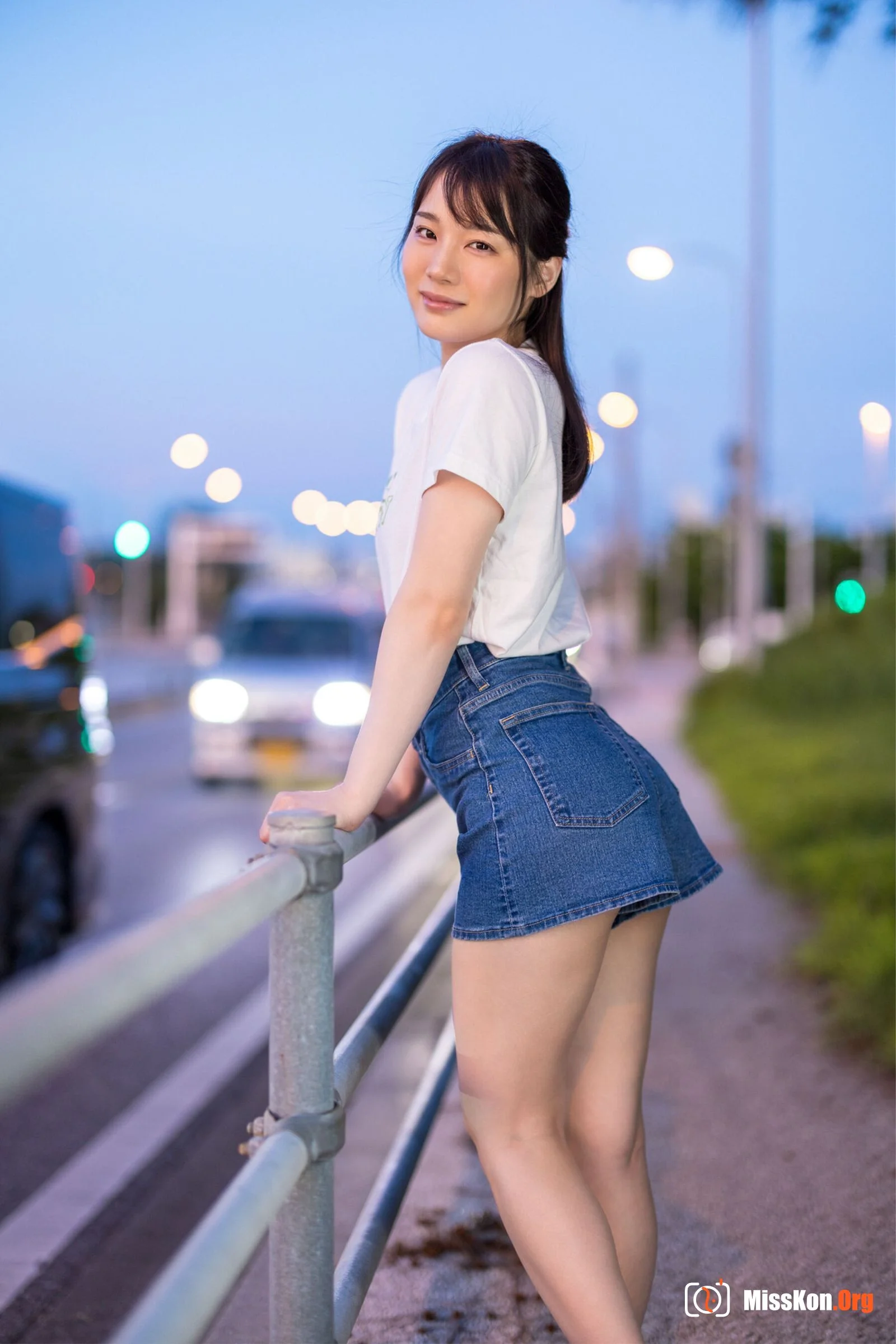 Suzumura Airi: Okinawa Photoshoot Part 3: Red Temptation - Photo 4