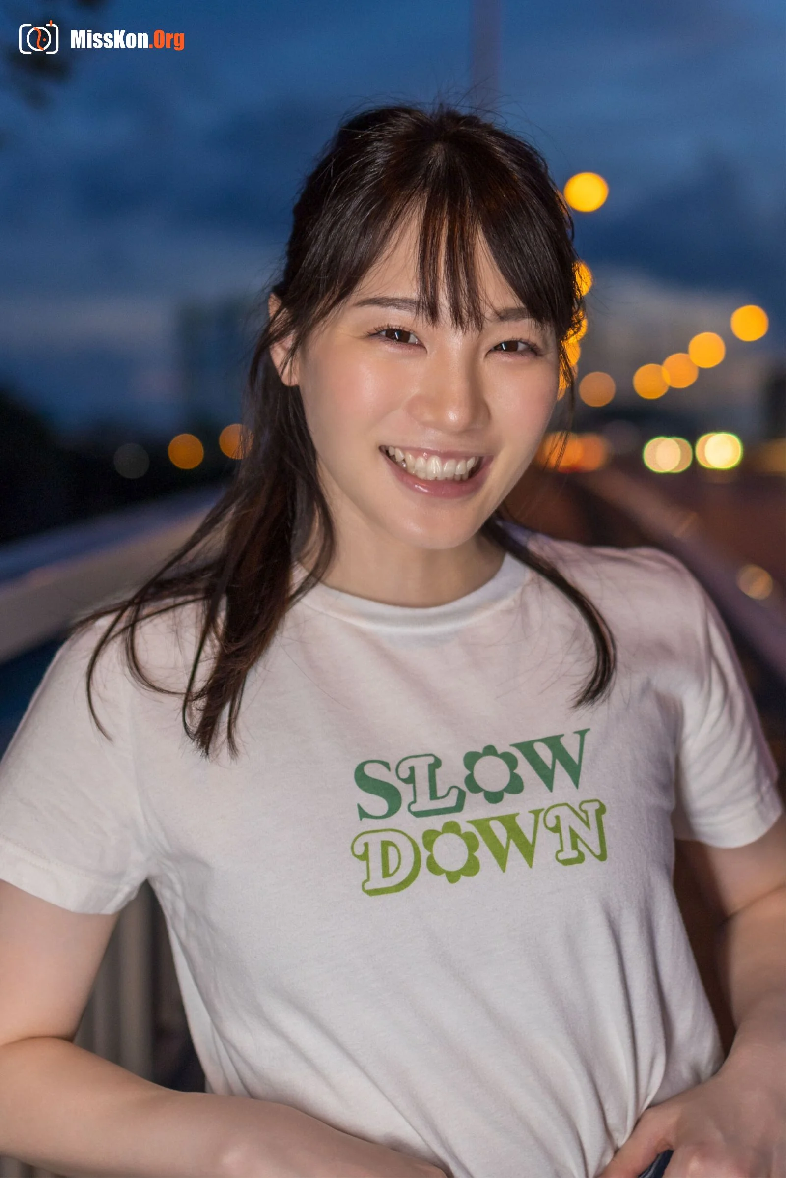 Suzumura Airi: Okinawa Photoshoot Part 3: Red Temptation - Photo 5