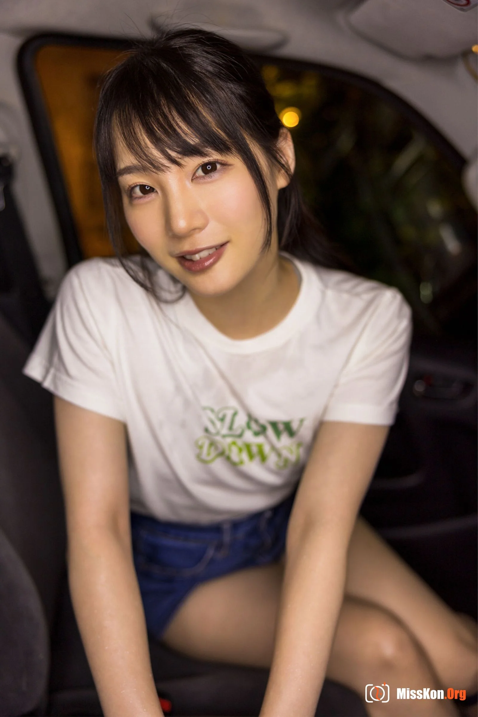 Suzumura Airi: Okinawa Photoshoot Part 3: Red Temptation - Photo 8