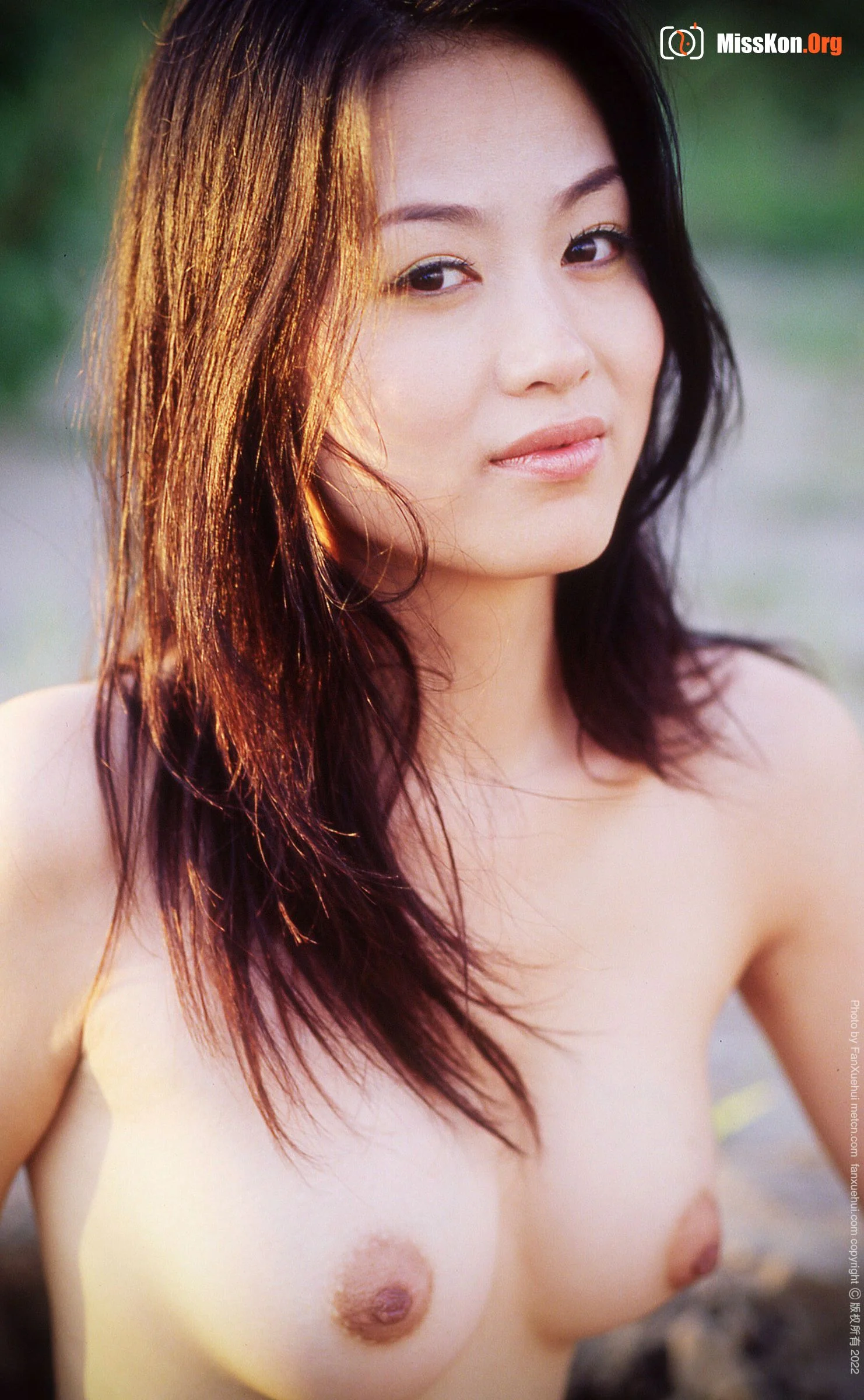 Tang Fang: Woman by grass (2022-07-10) - Photo 16